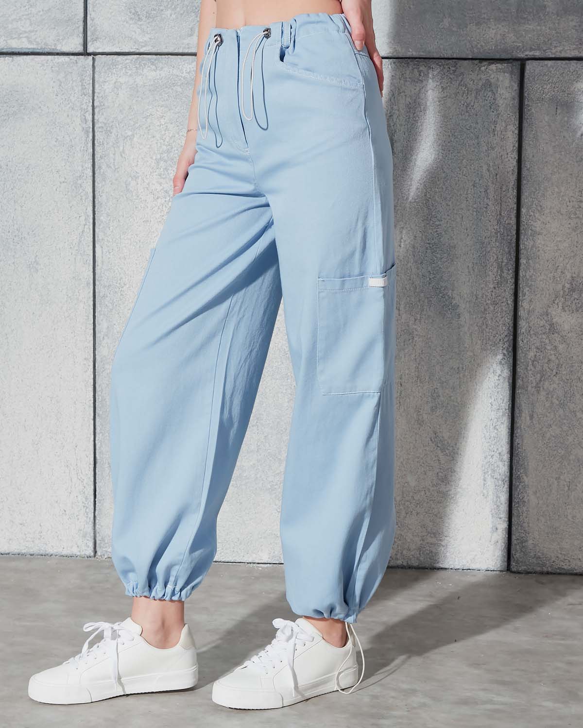 Beli Bağcıklı Cepli Gabardin Pantolon