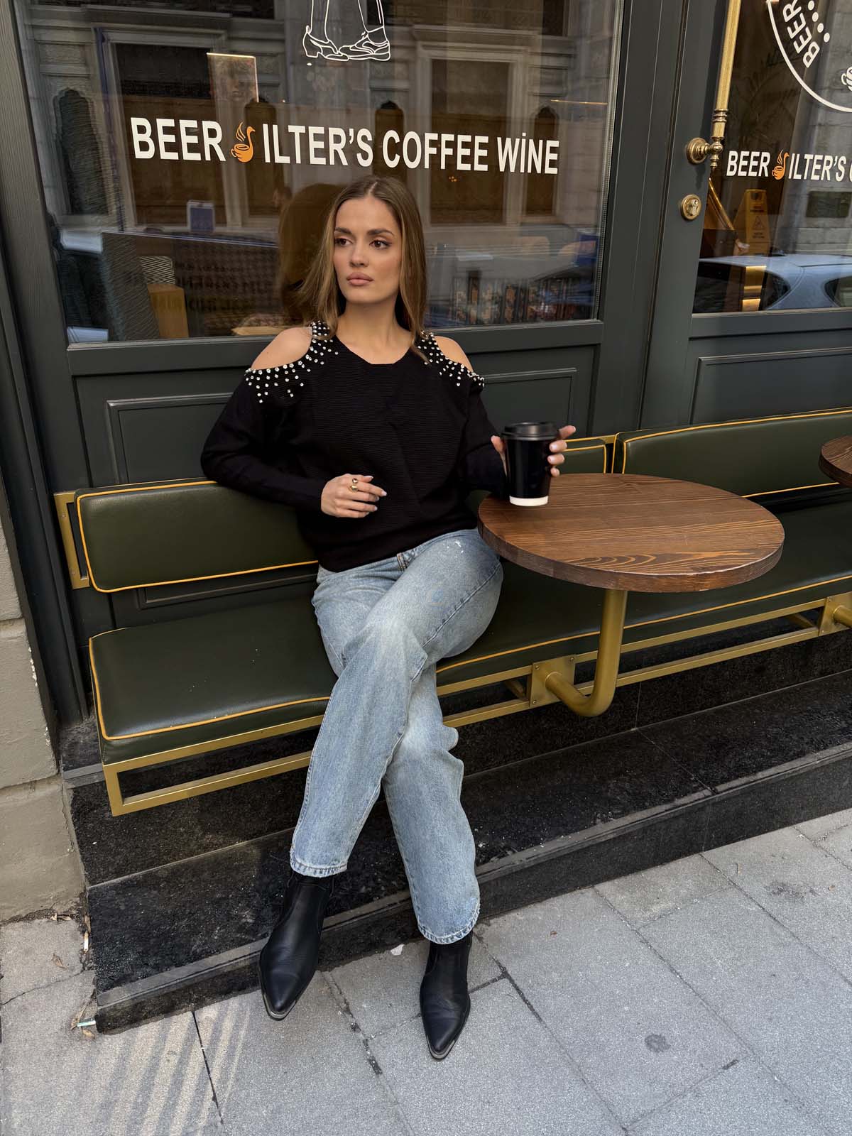 Korsman Omuz Dekolteli Taşlı Kazak