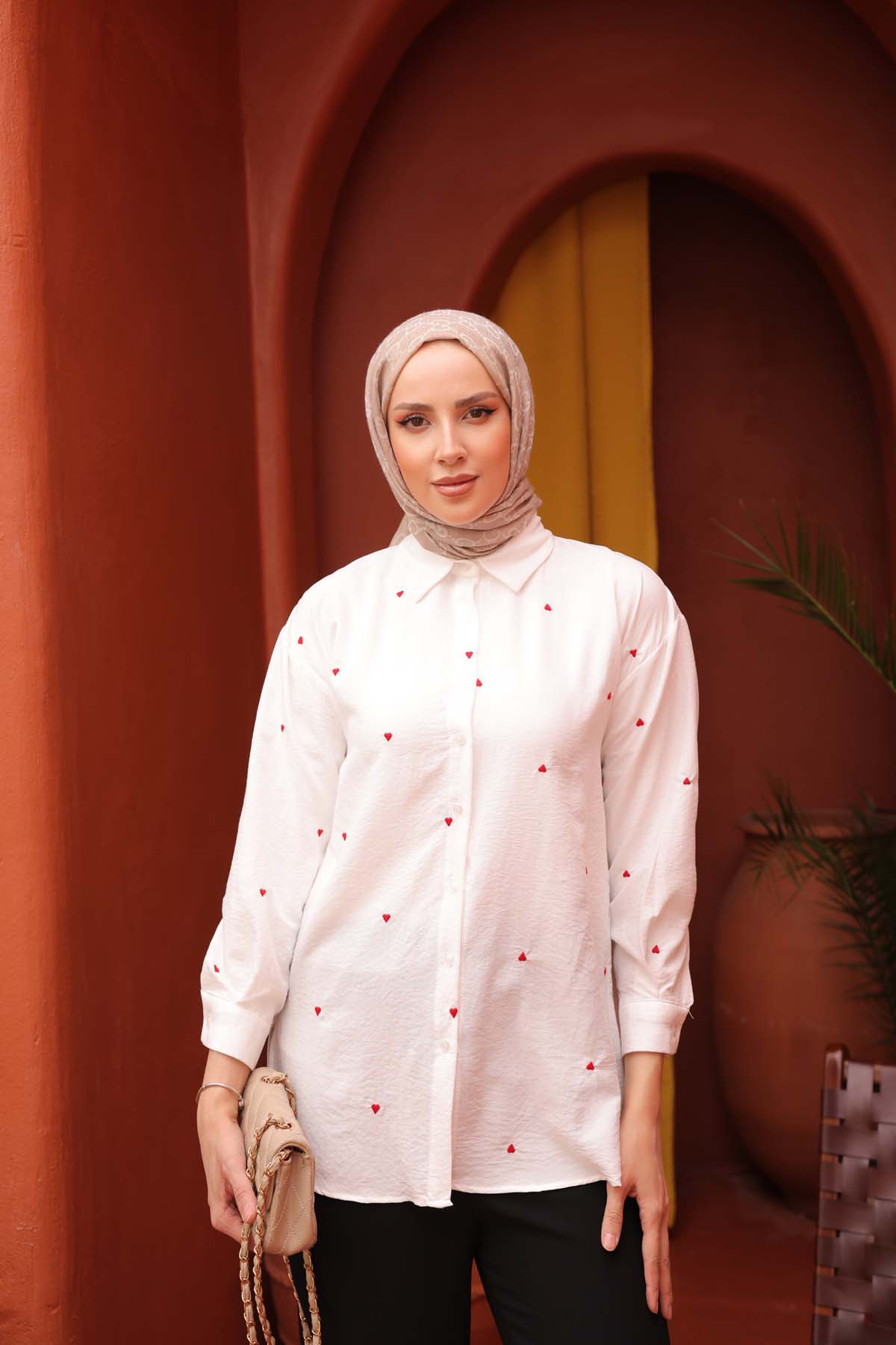 Renkli Papatya Nakışlı Gömlek