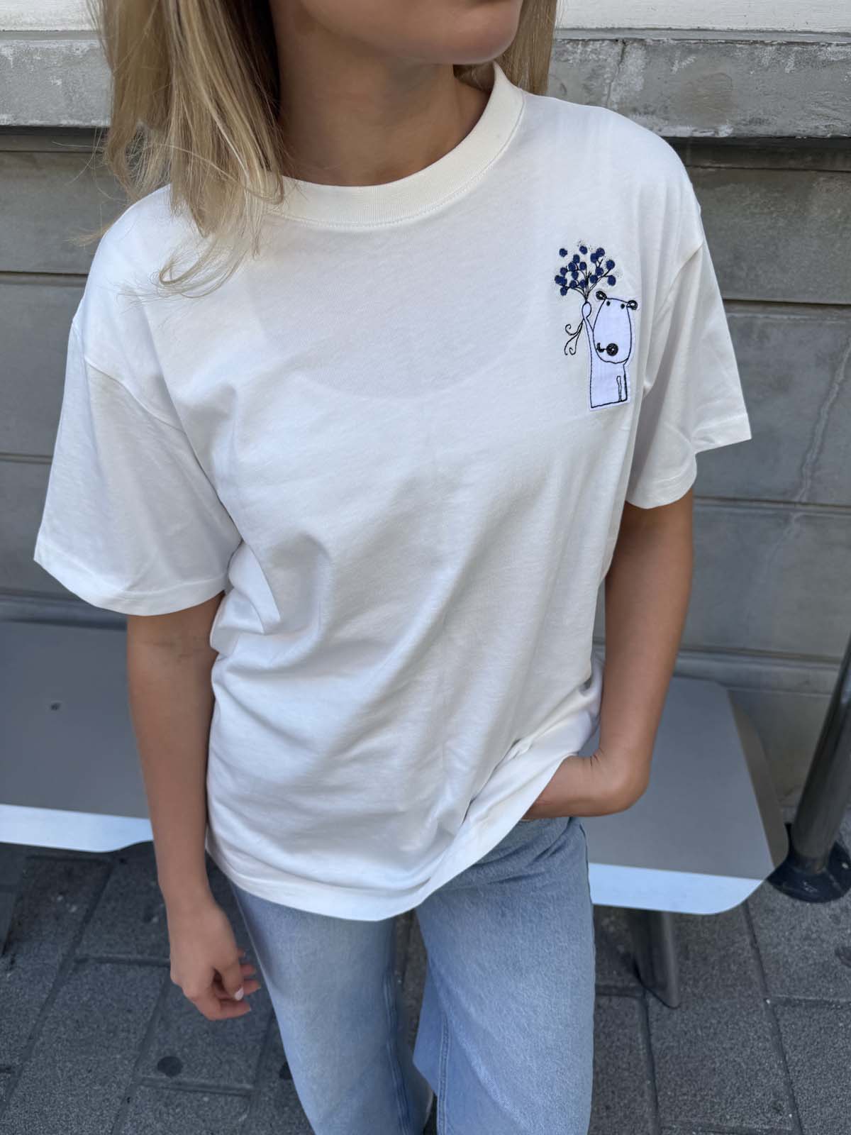 MİLANO KÖPEKLİ NAKIŞLI TİŞÖRT