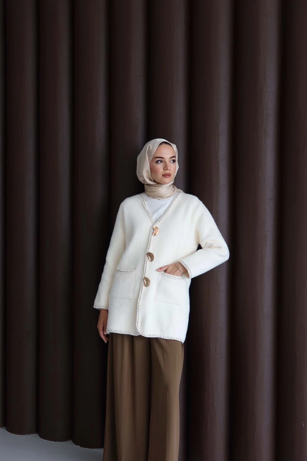 Angora Sim ve Düğme Detaylı Hırka