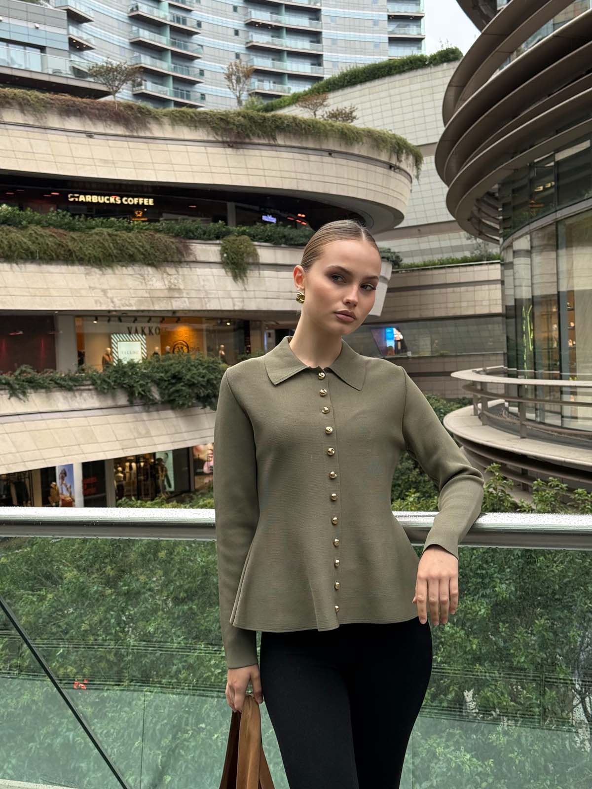 Düğme Detaylı Gömlek Yaka Hırka