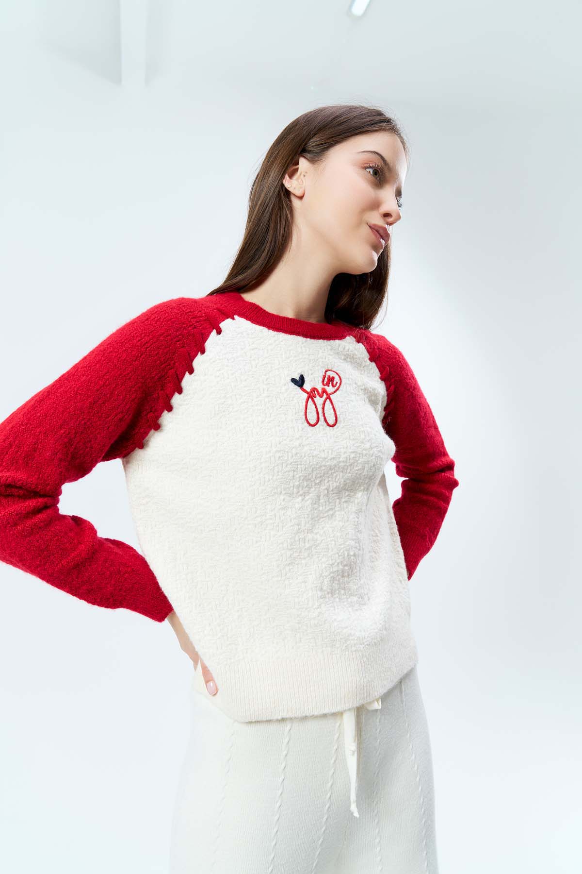 Şardonlu ÖnBedeni İşlemeli Kazak