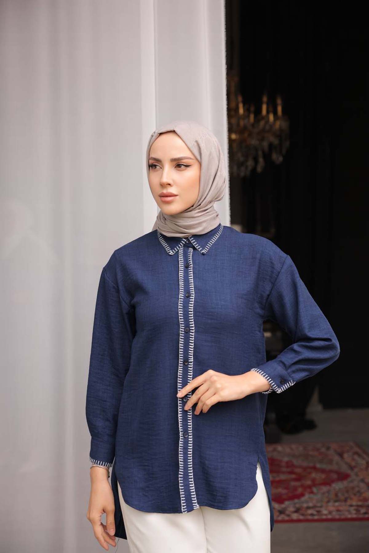 Bandı Çift Sıra İstirirdye Nakışlı Gömlek