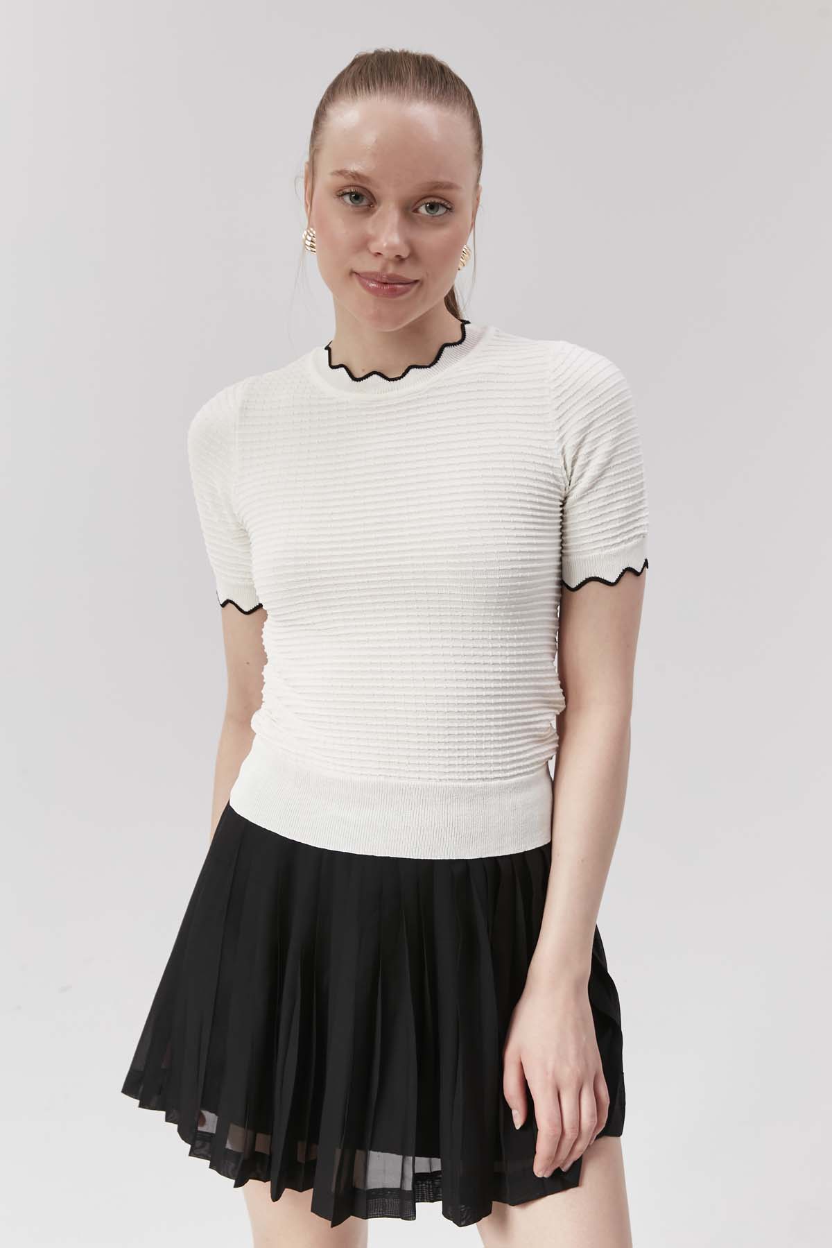 Yaka ve Kol Ağzı Çiizgili Kısa kollu Kazak Bluz Crop Atlet