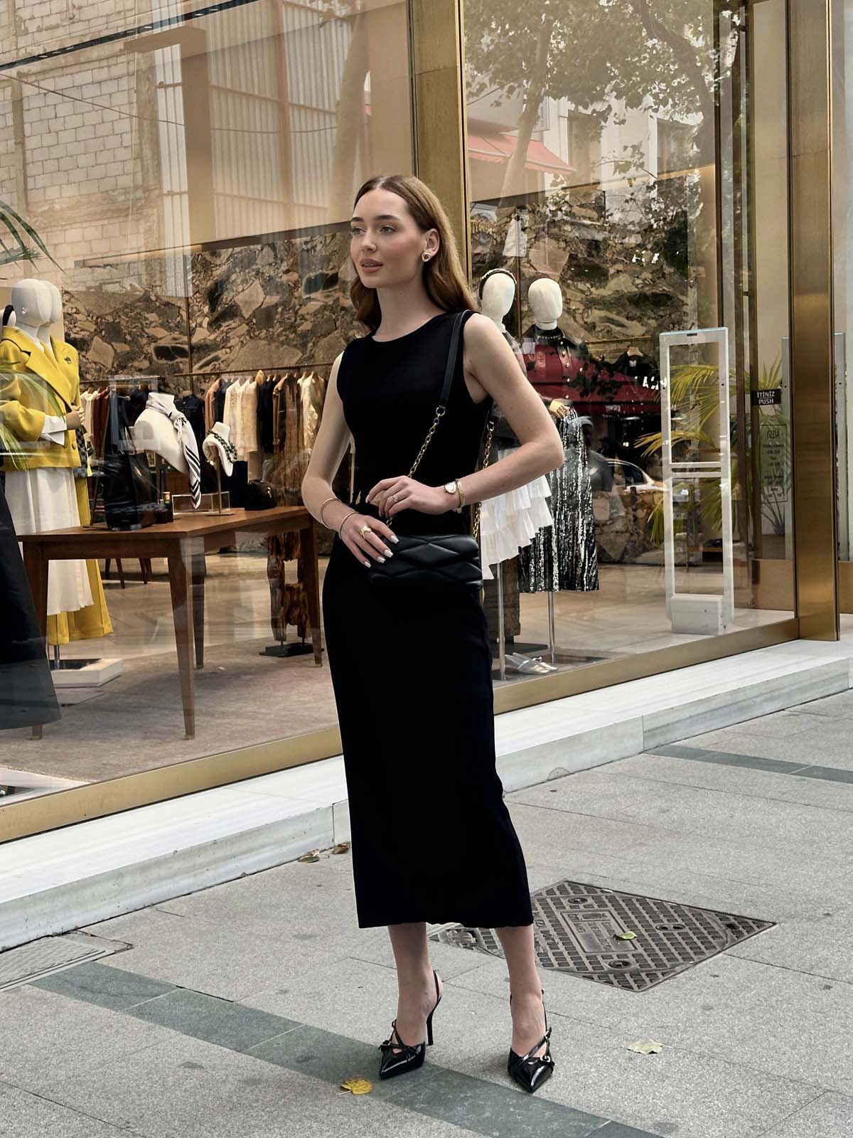 Beli Pencereli Kolsuz Uzun Elbise