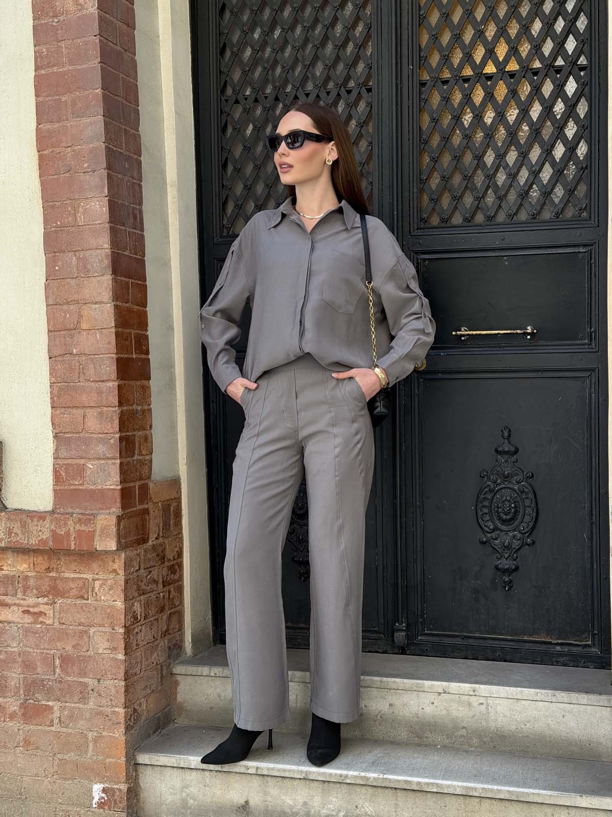 Cepli Gizli Düğmeli Kolu Düğme  Askılı  Gömlek