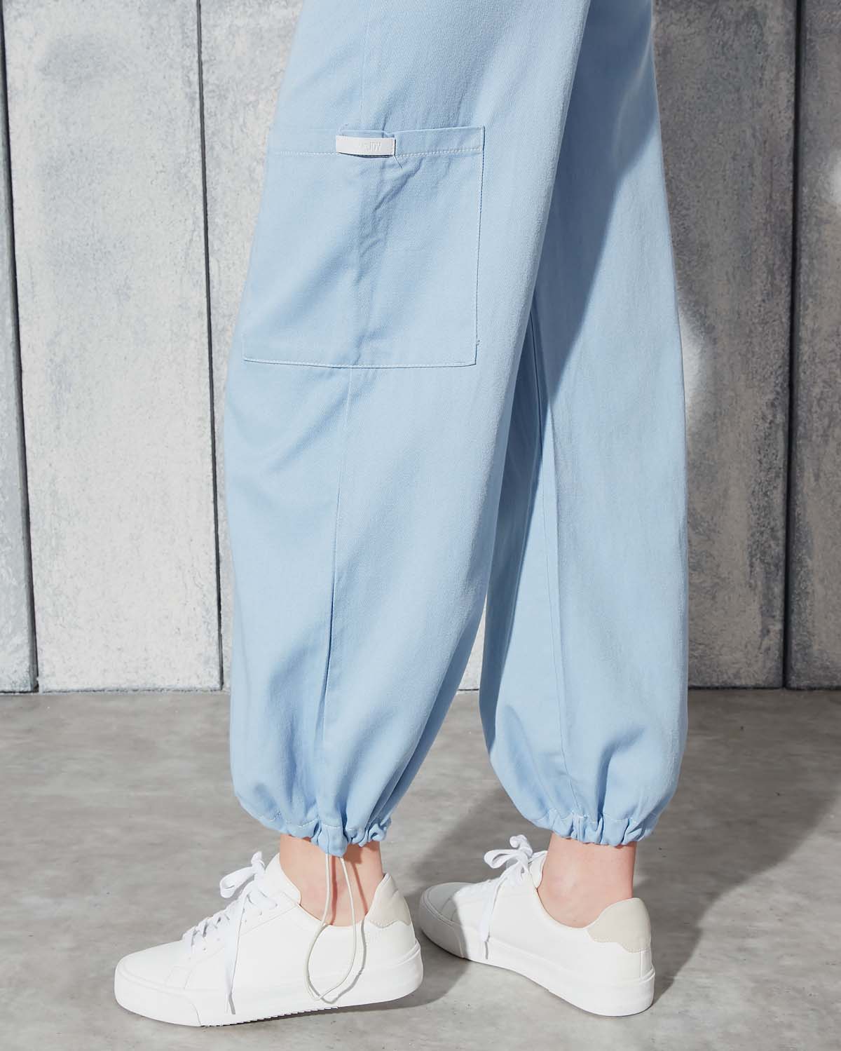 Beli Bağcıklı Cepli Gabardin Pantolon