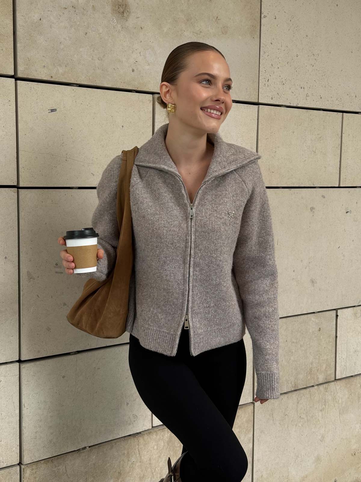 Fermuarlı Dik Yaka Hırka