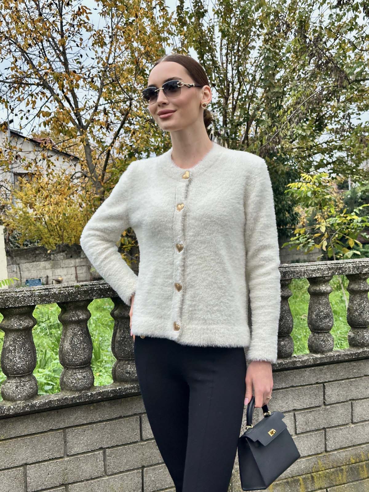 Angora  Kalp Şekilli Düğmeli Kısa Hırka