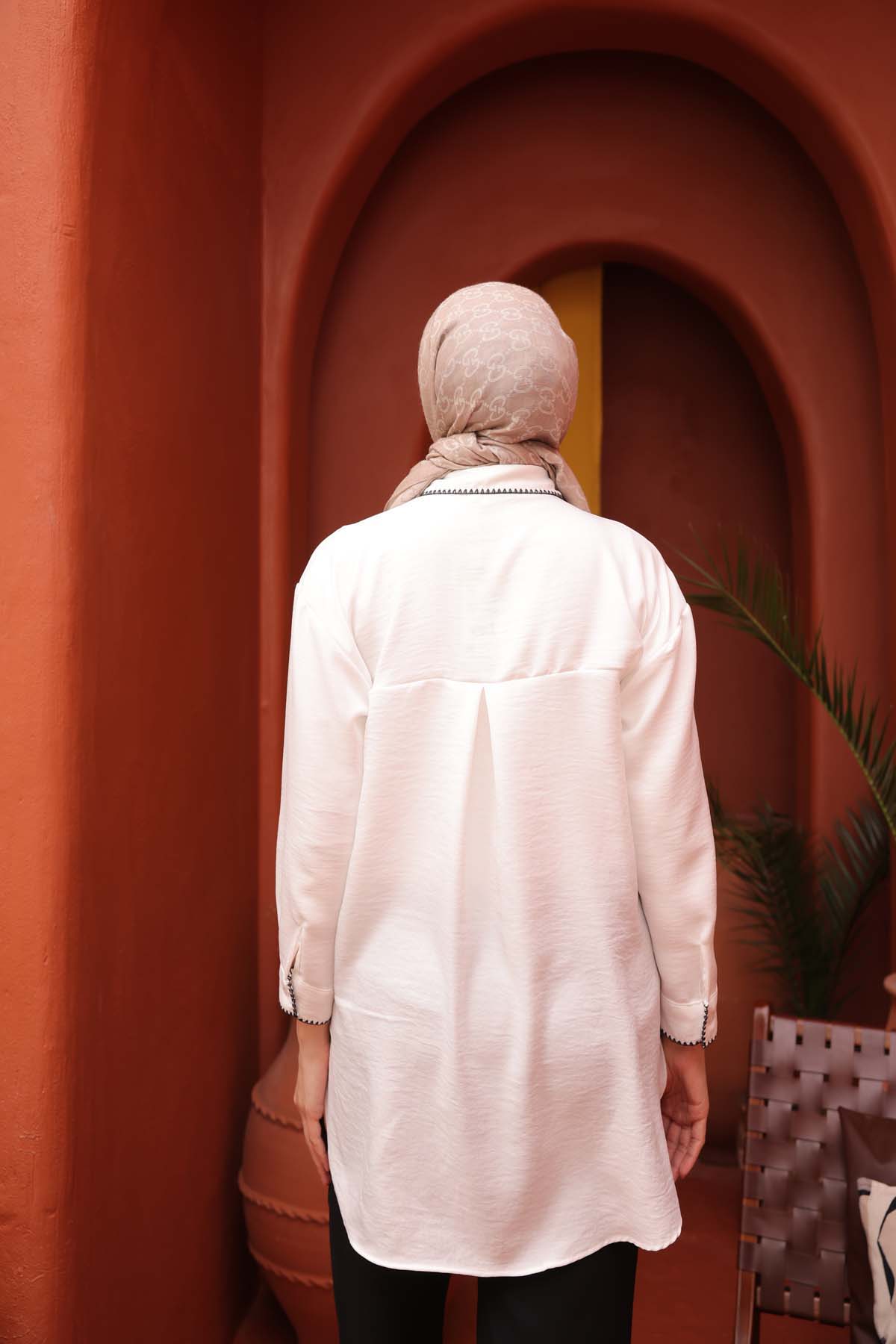 Bandı Tek Sıra İstiridye Nakışlı Gömlek