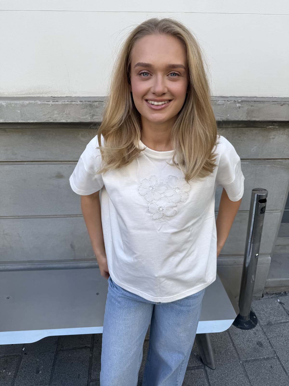 OSAKA KALIP ÖNÜ ELİŞİ 3 ÇİÇEKLİ TİŞÖRT