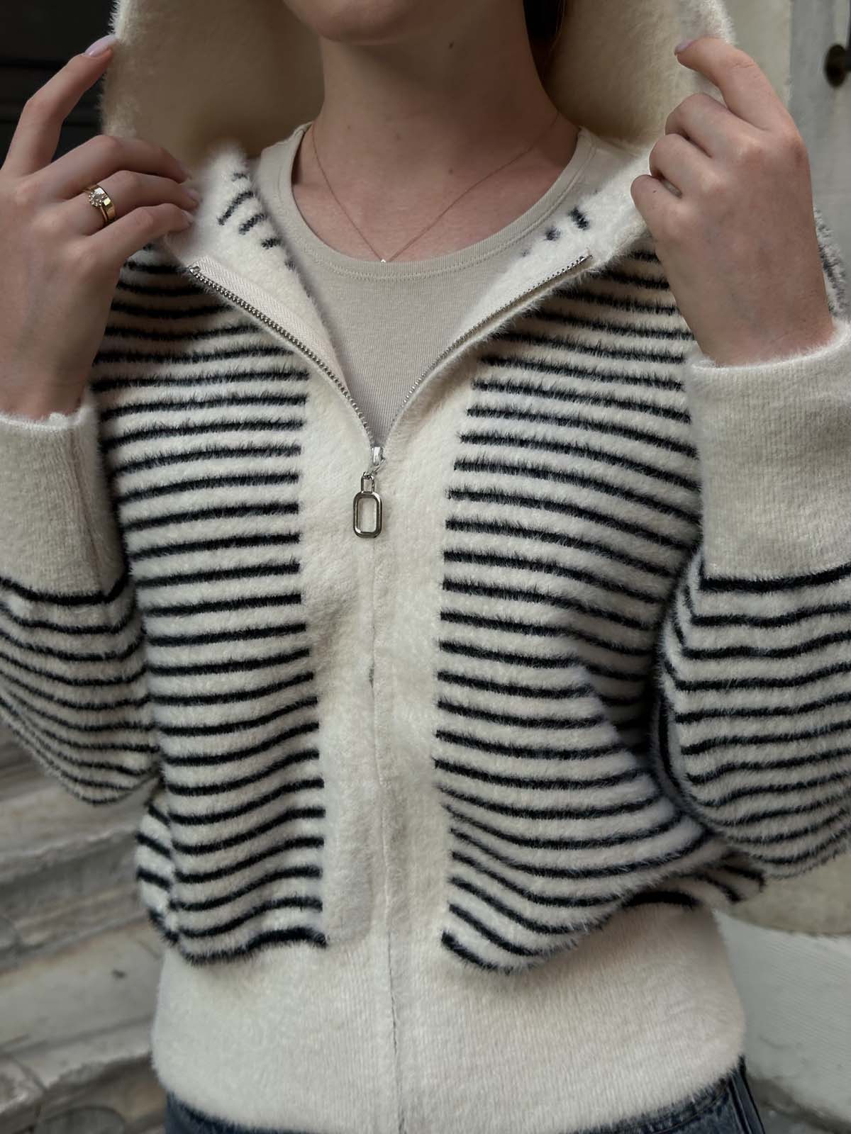 Angora Çizgili Kapşonlu Fermuarlı Hırka