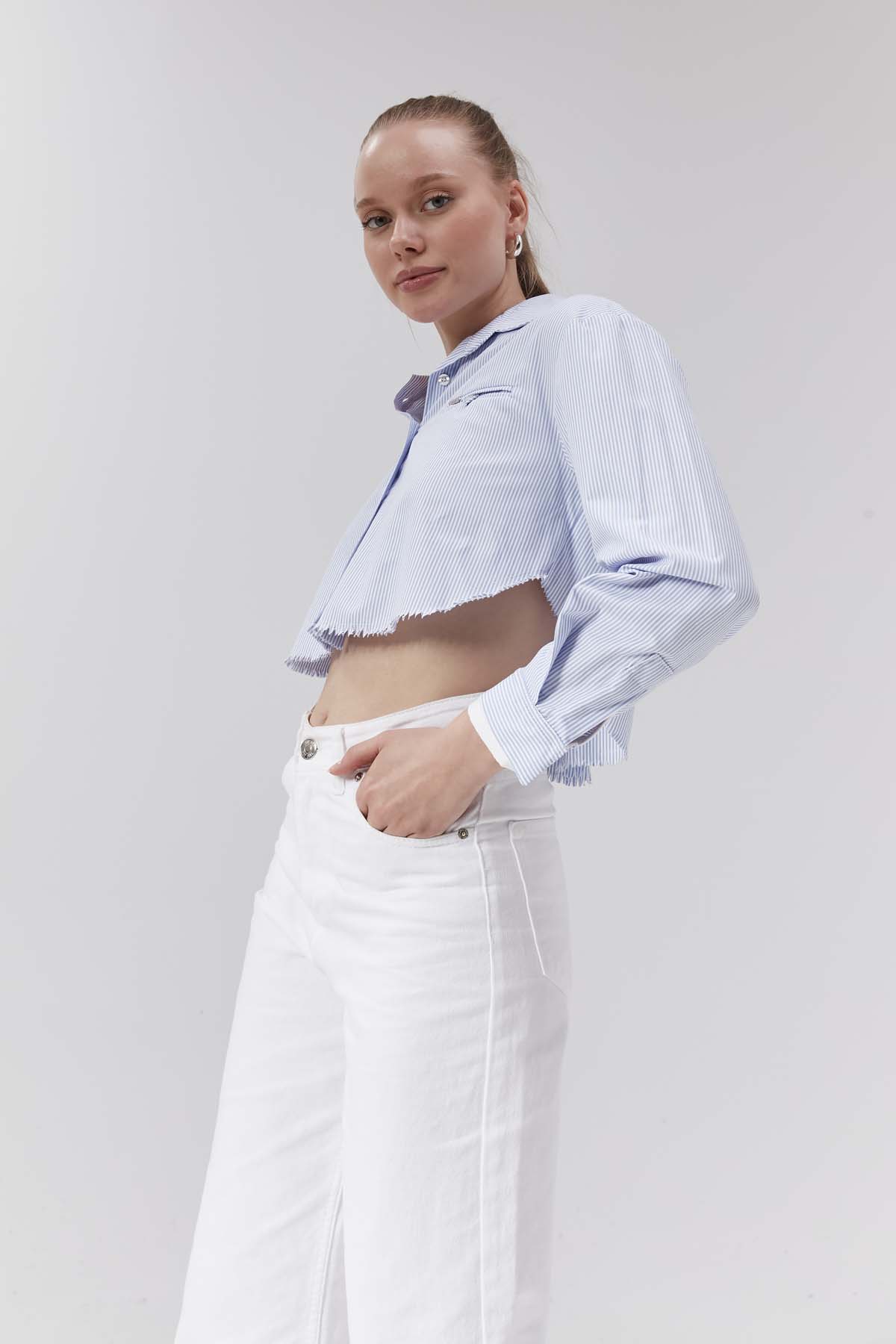 Altı Püsküllü Çizgili Kısa Gömlek