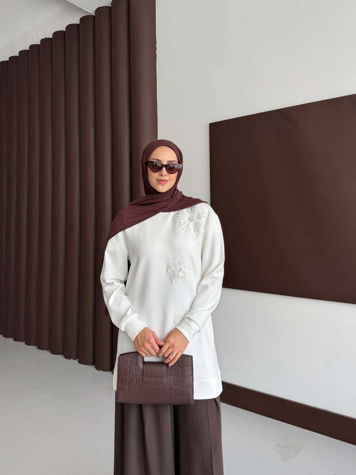 Şık Çiçek Aplikeli Sweat