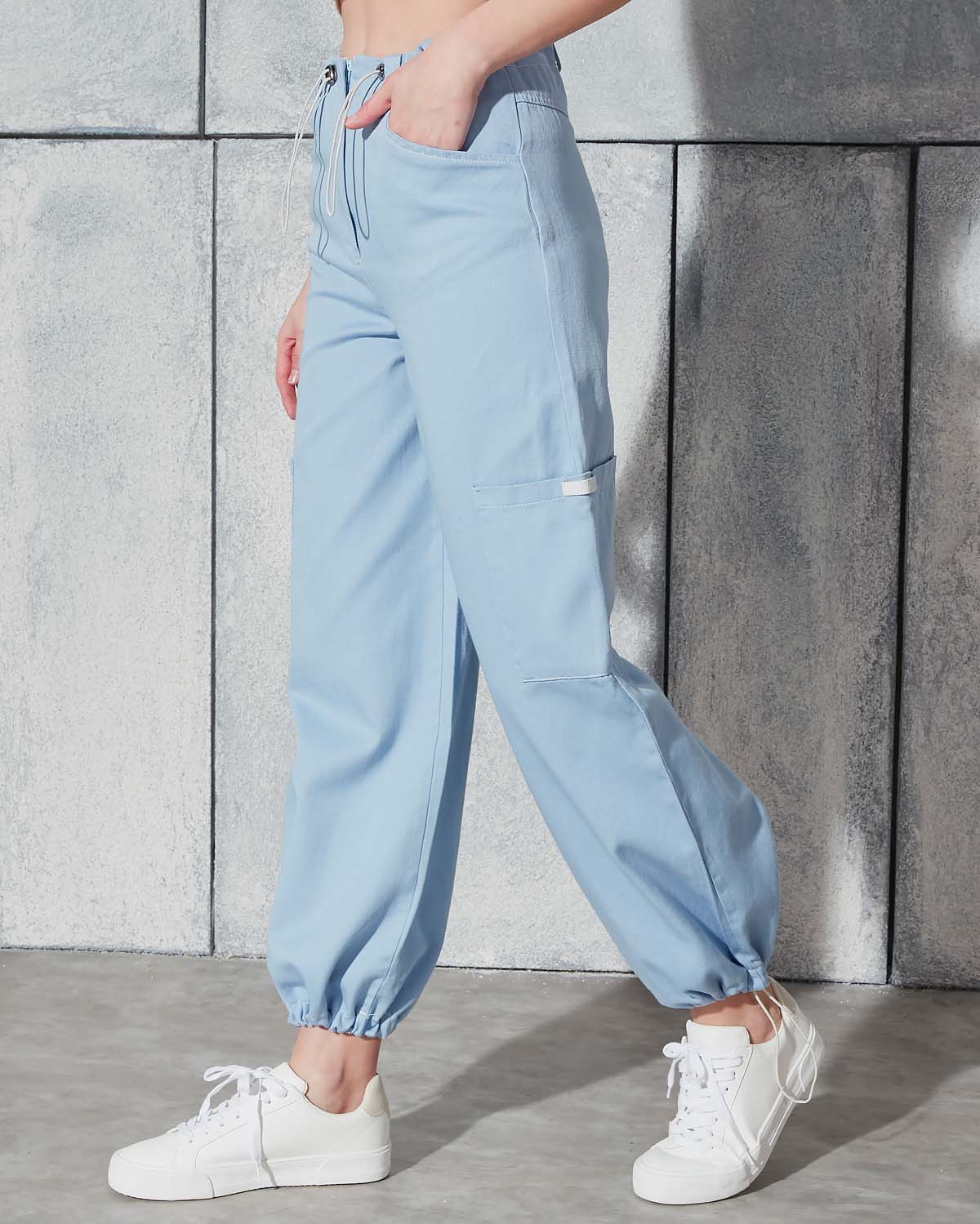 Beli Bağcıklı Cepli Gabardin Pantolon