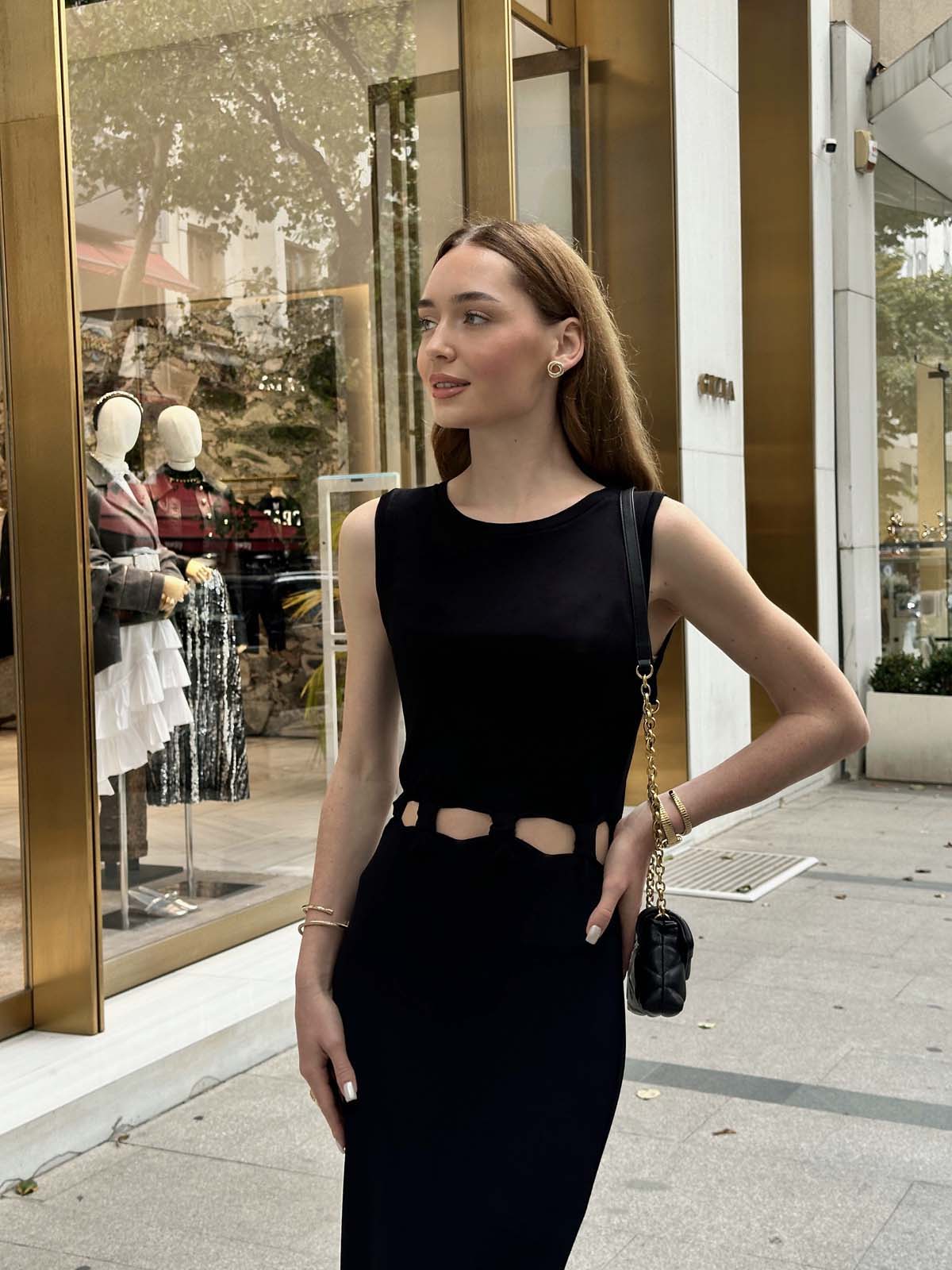 Beli Pencereli Kolsuz Uzun Elbise