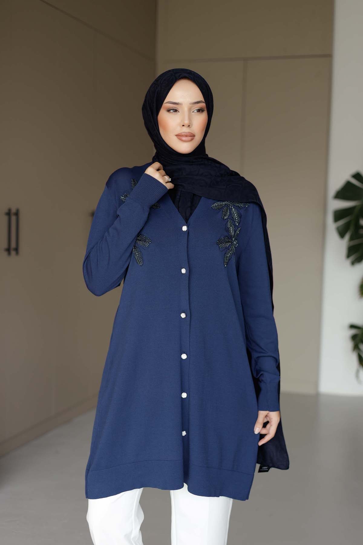 Çiçekli Düğmeli Uzun Hırka