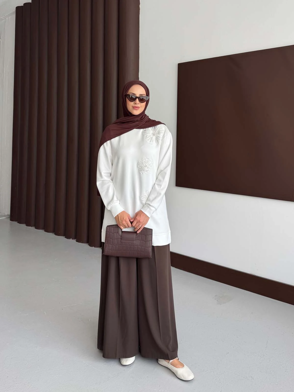 Şık Çiçek Aplikeli Sweat