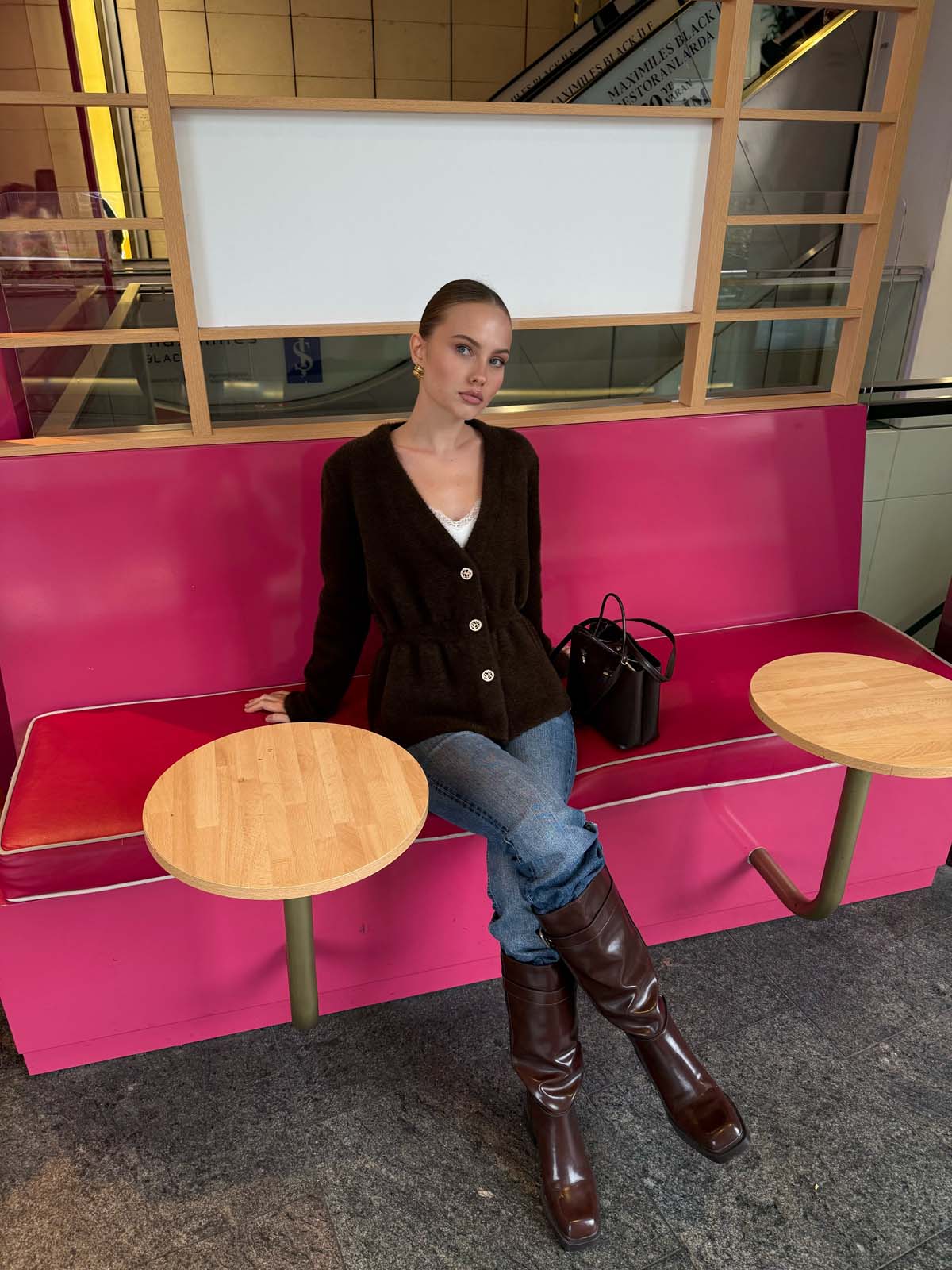 Angora V Yaka Kısa Ceket