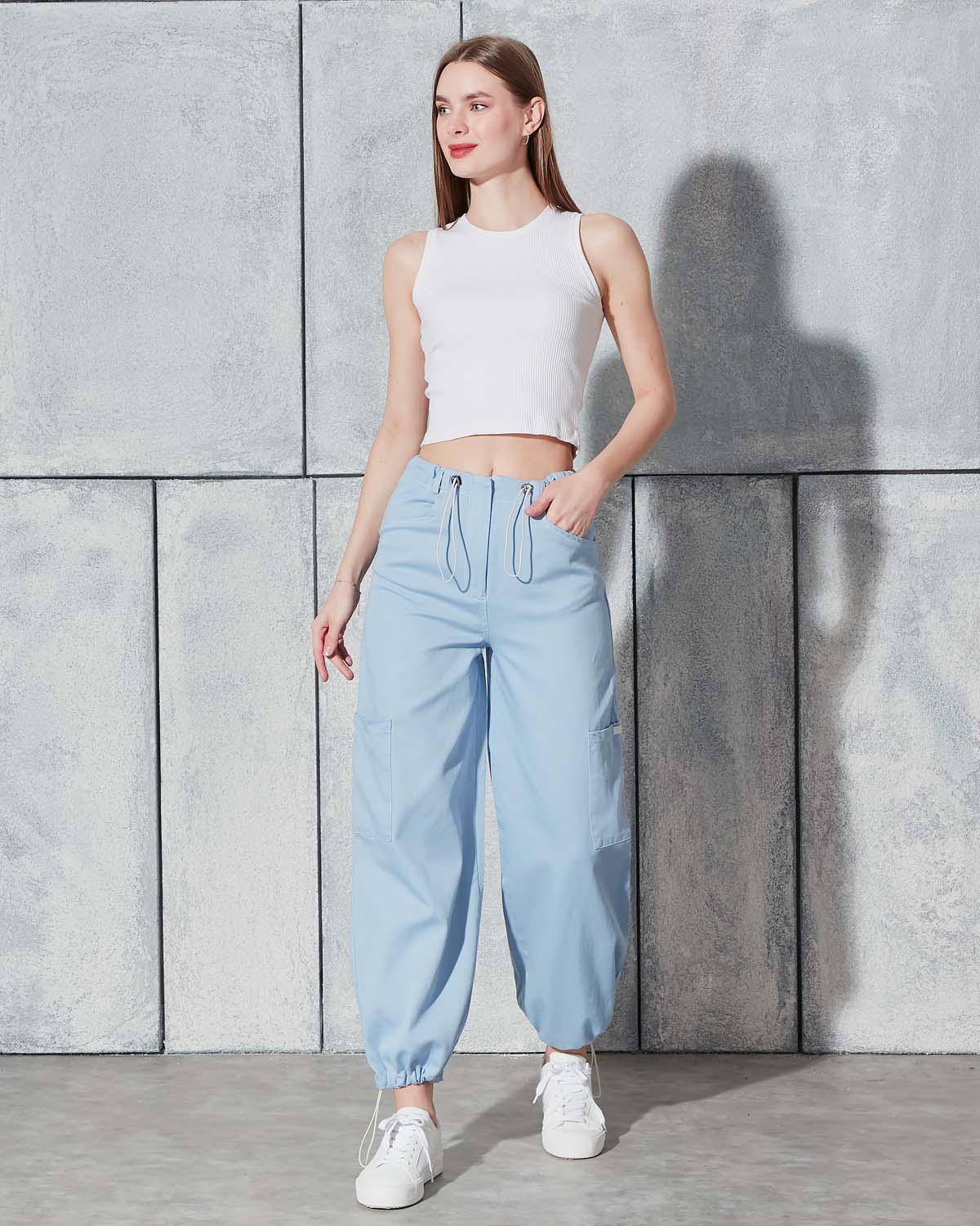 Beli Bağcıklı Cepli Gabardin Pantolon