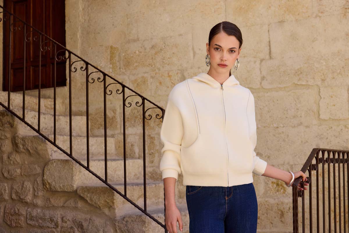 Zincir Detaylı Kapüşonlu Ceket