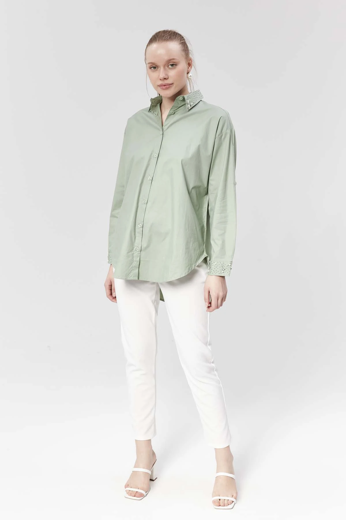 Yakası ve Manşeti Düz Poplin Gömlek