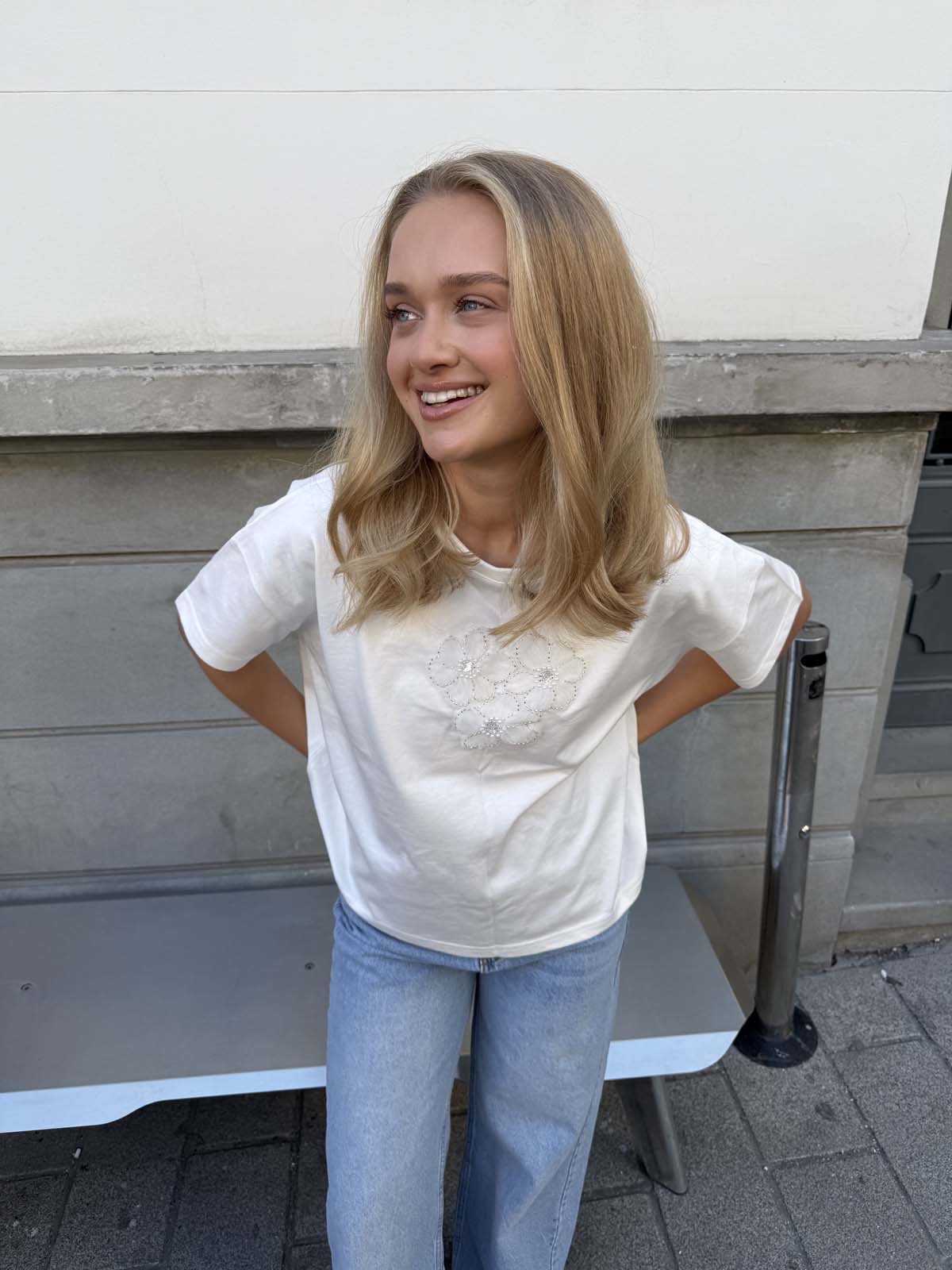 OSAKA KALIP ÖNÜ ELİŞİ 3 ÇİÇEKLİ TİŞÖRT