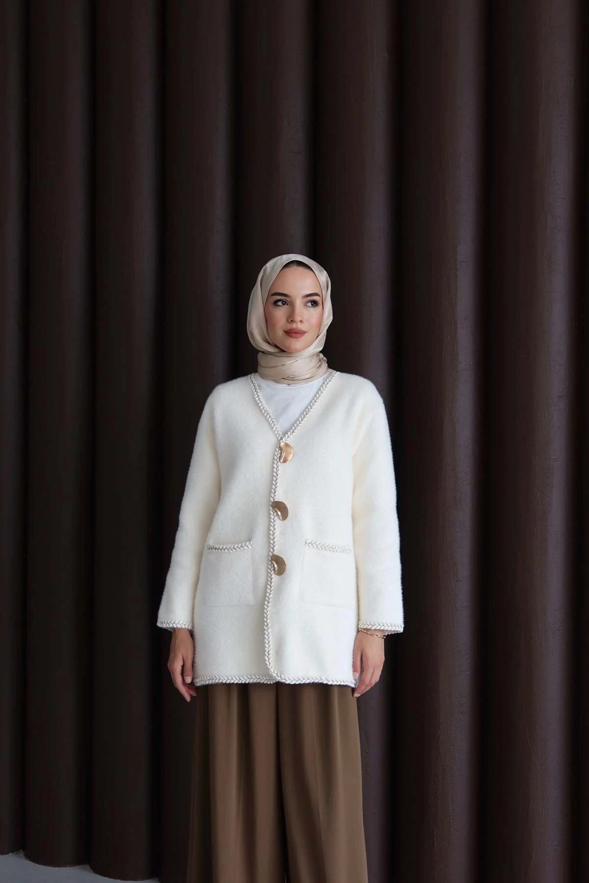 Angora Sim ve Düğme Detaylı Hırka