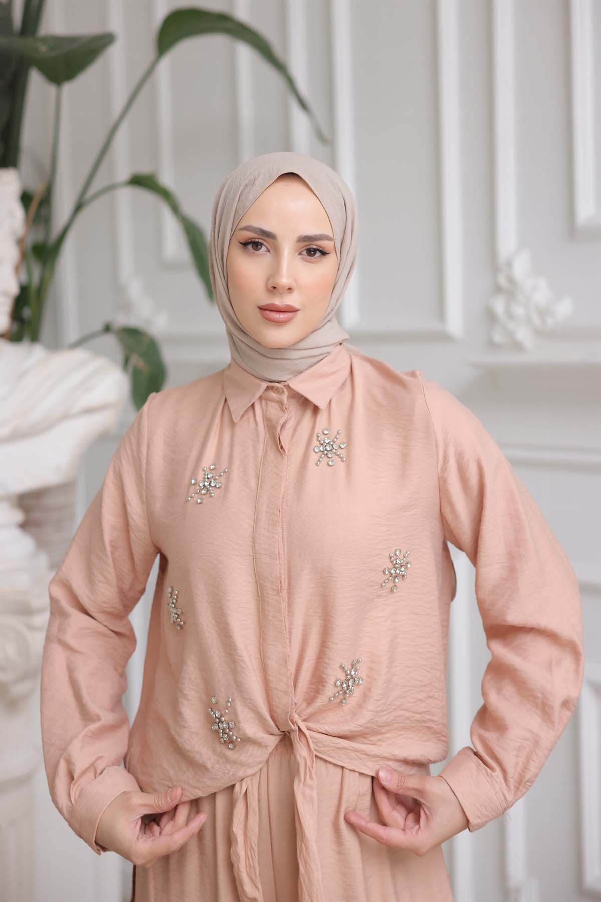 Önü Taşlı Takım