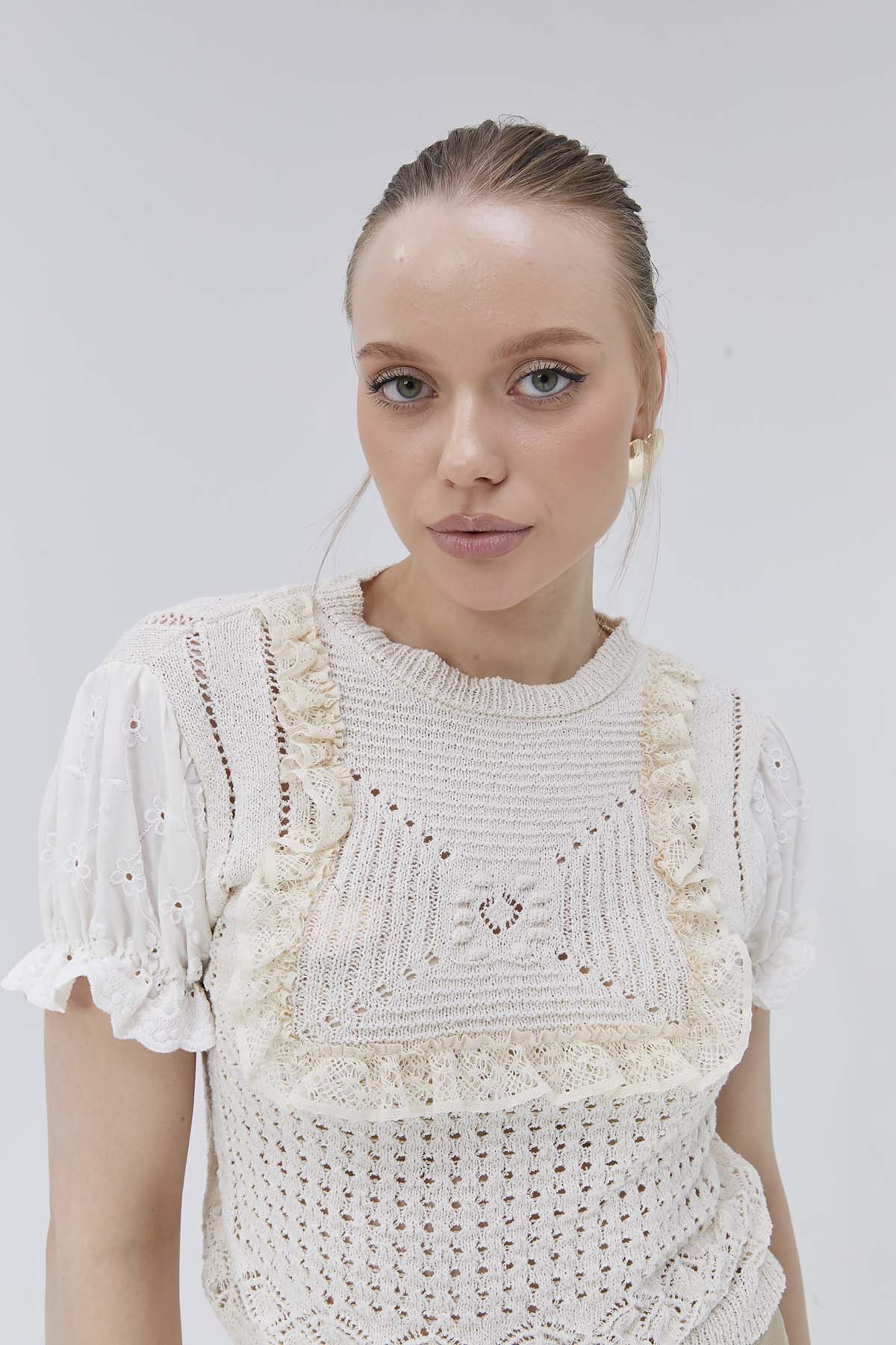 Önü Dantelli Kumaş Kollu Kazak Crop Bluz Atlet