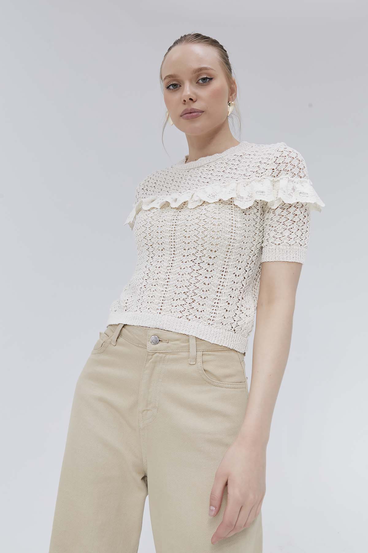 Kolları Ve Önü Dantelli Kısa Kazak