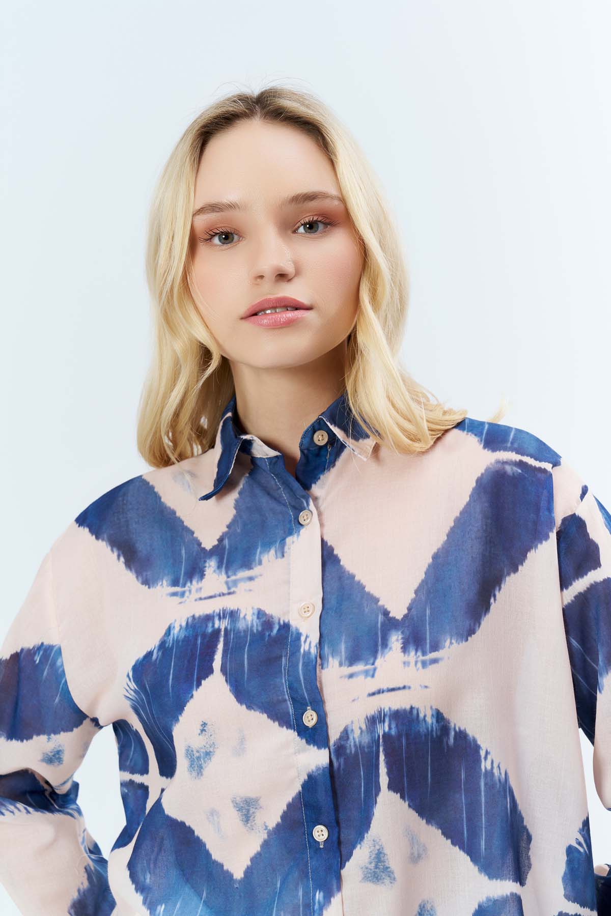 Mavi Batik Desenli Gömlek