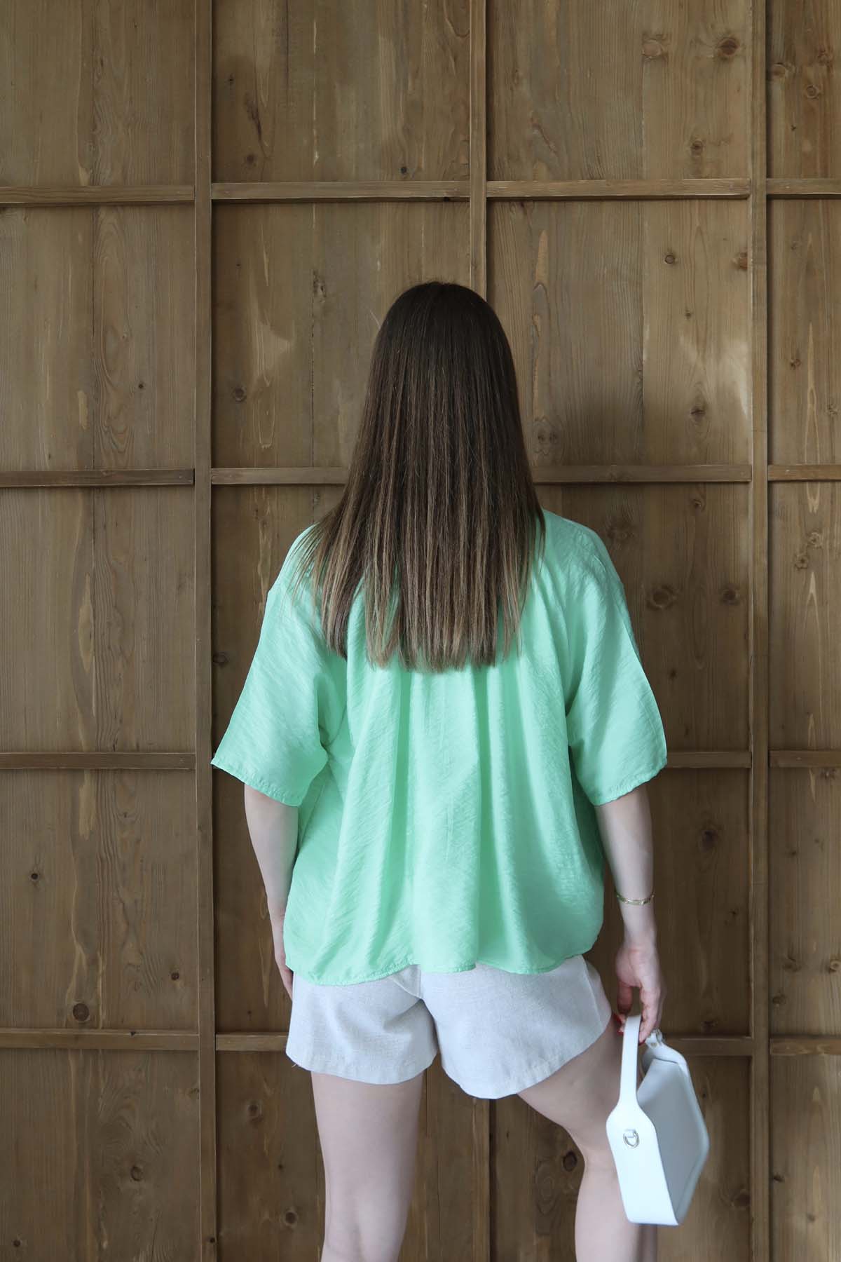 KISA KOLLU DÜZ GÖMLEK