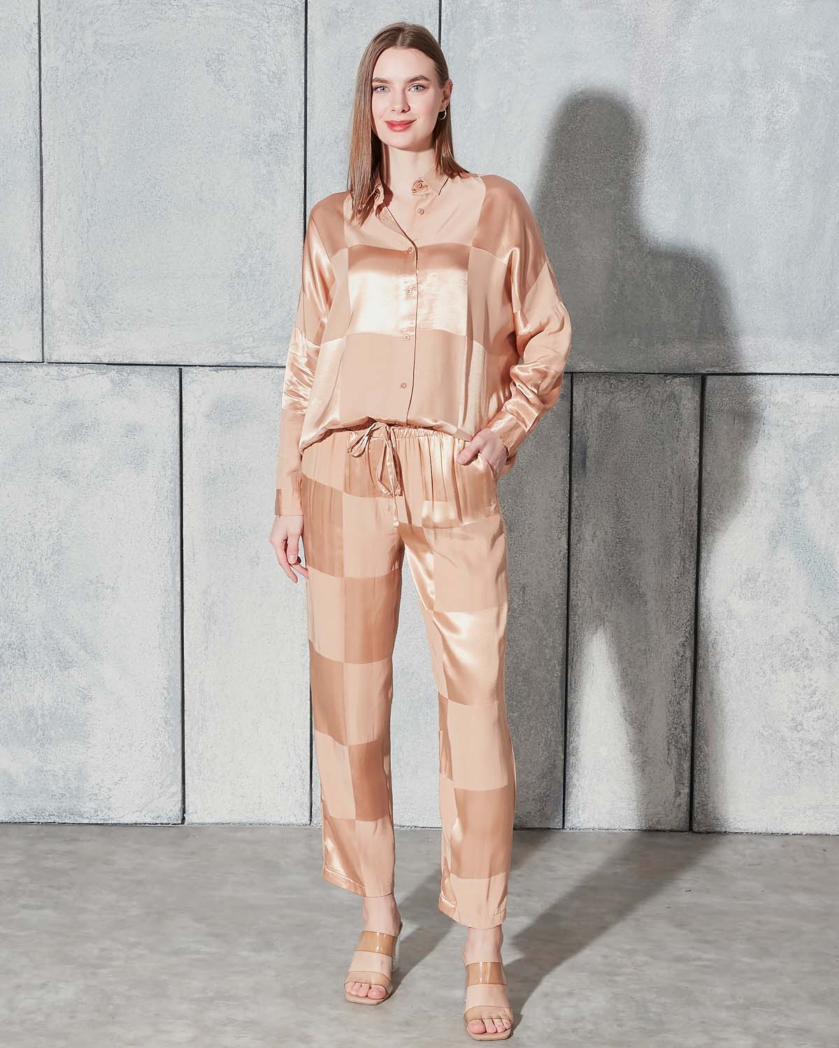 Kare Koyu Bej Jakar Saten Takım