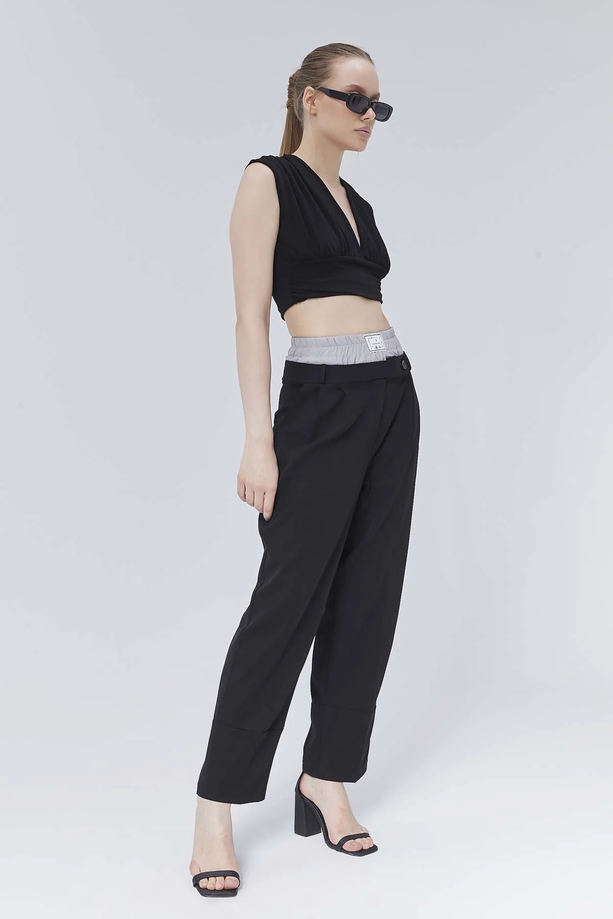 Beli Lastikli Düğmeli Dokuma Pantolon