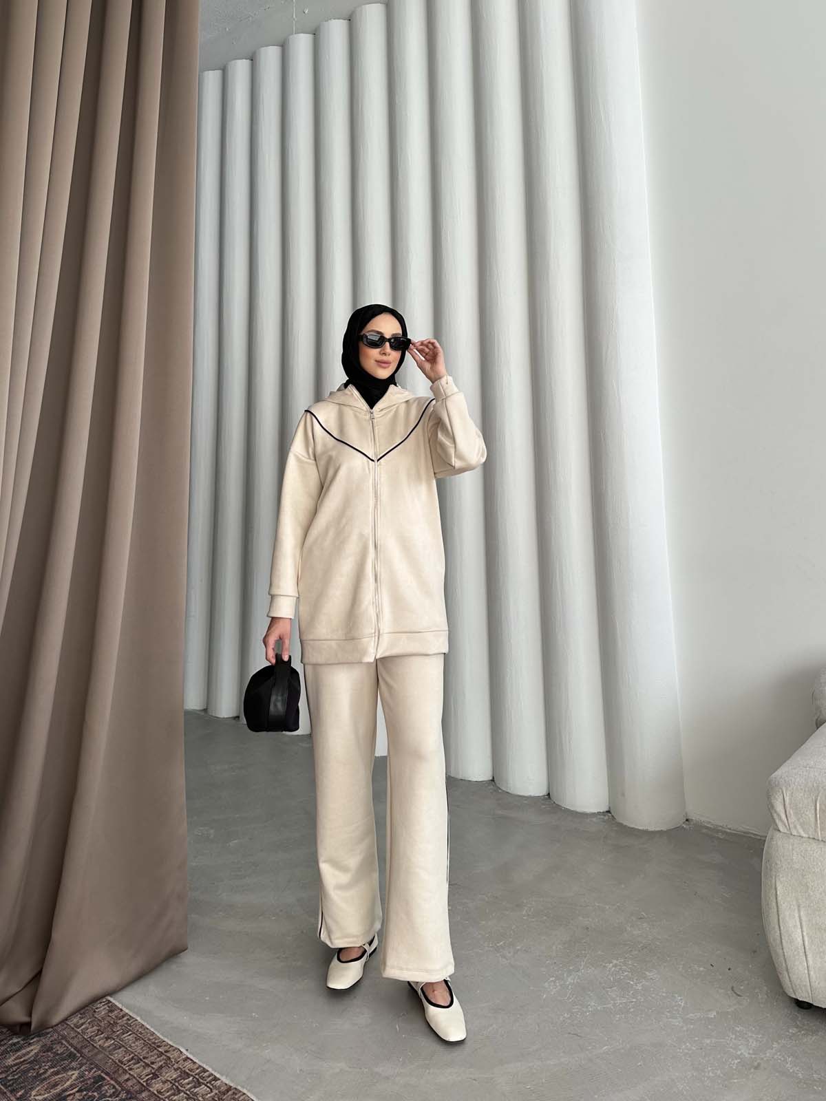 Önü V Detaylı Yanı  Çizgili  İkili  Takım