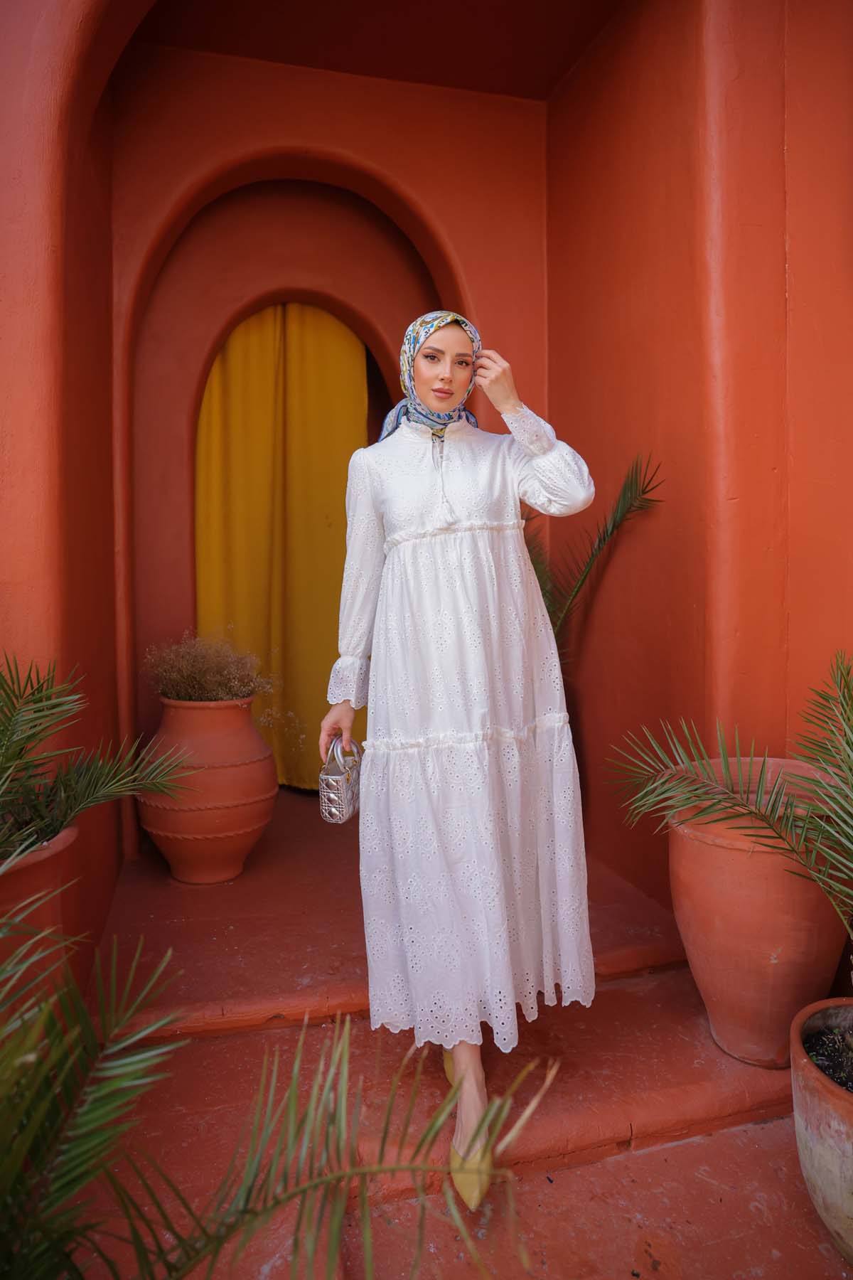 Önü Bağcıklı Brode Uzun Elbise