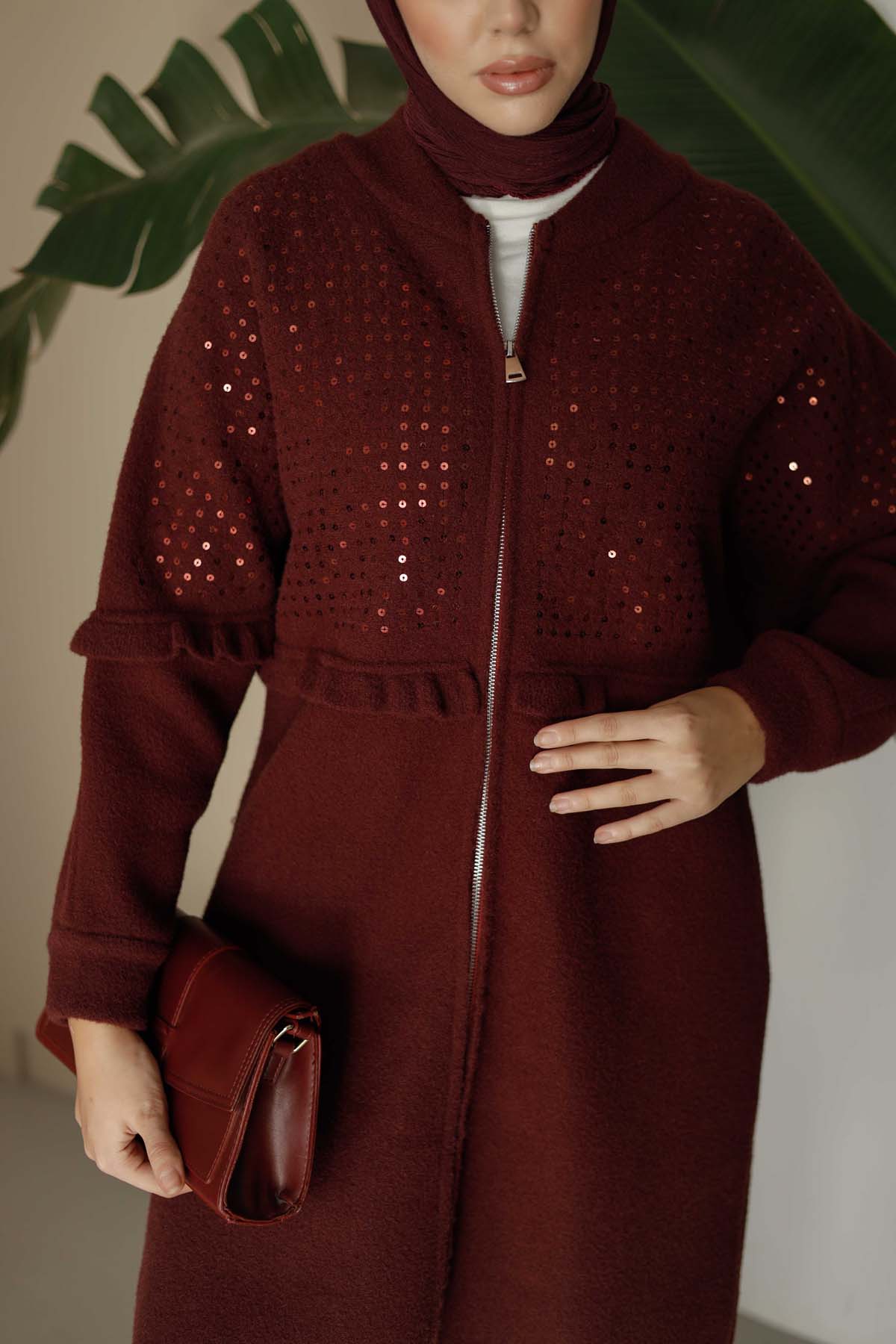 Fırfır ve Pul Detaylı Uzun Hırka