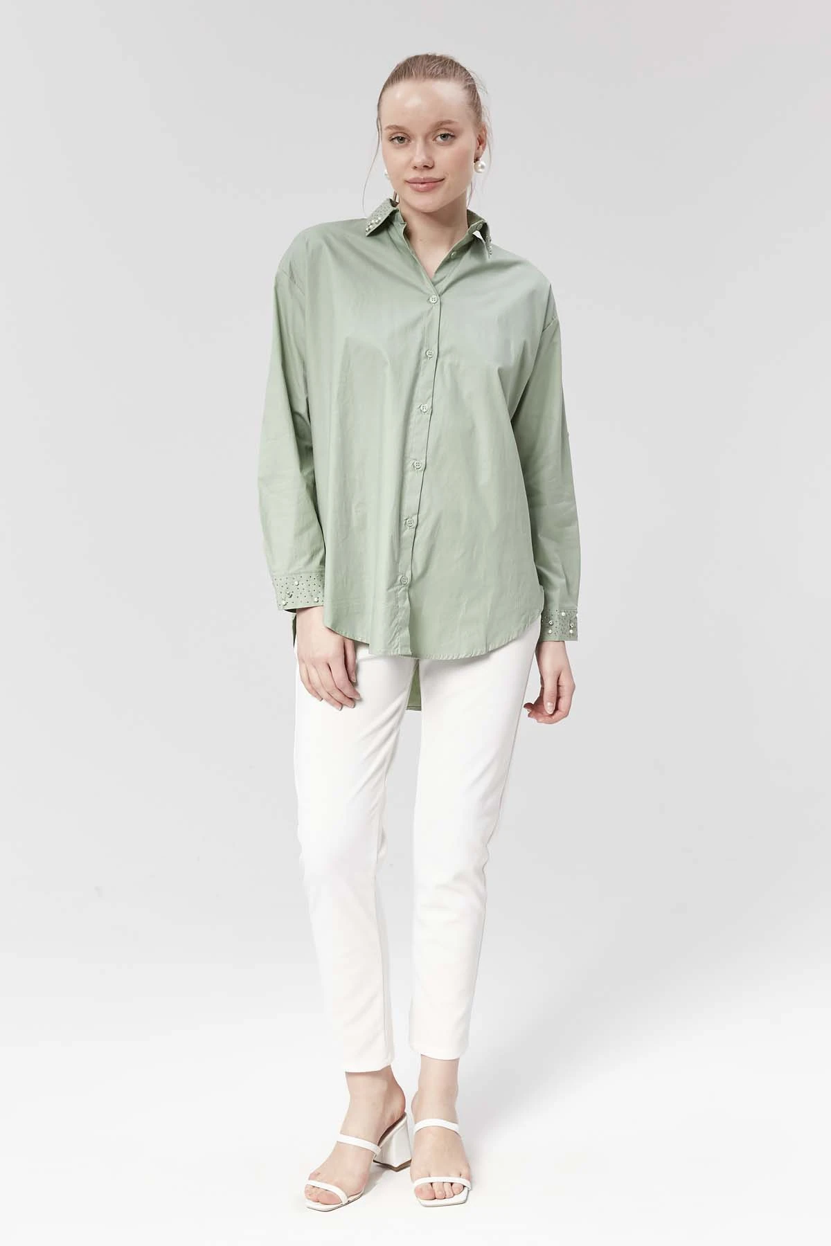 Yakası ve Manşeti Düz Poplin Gömlek