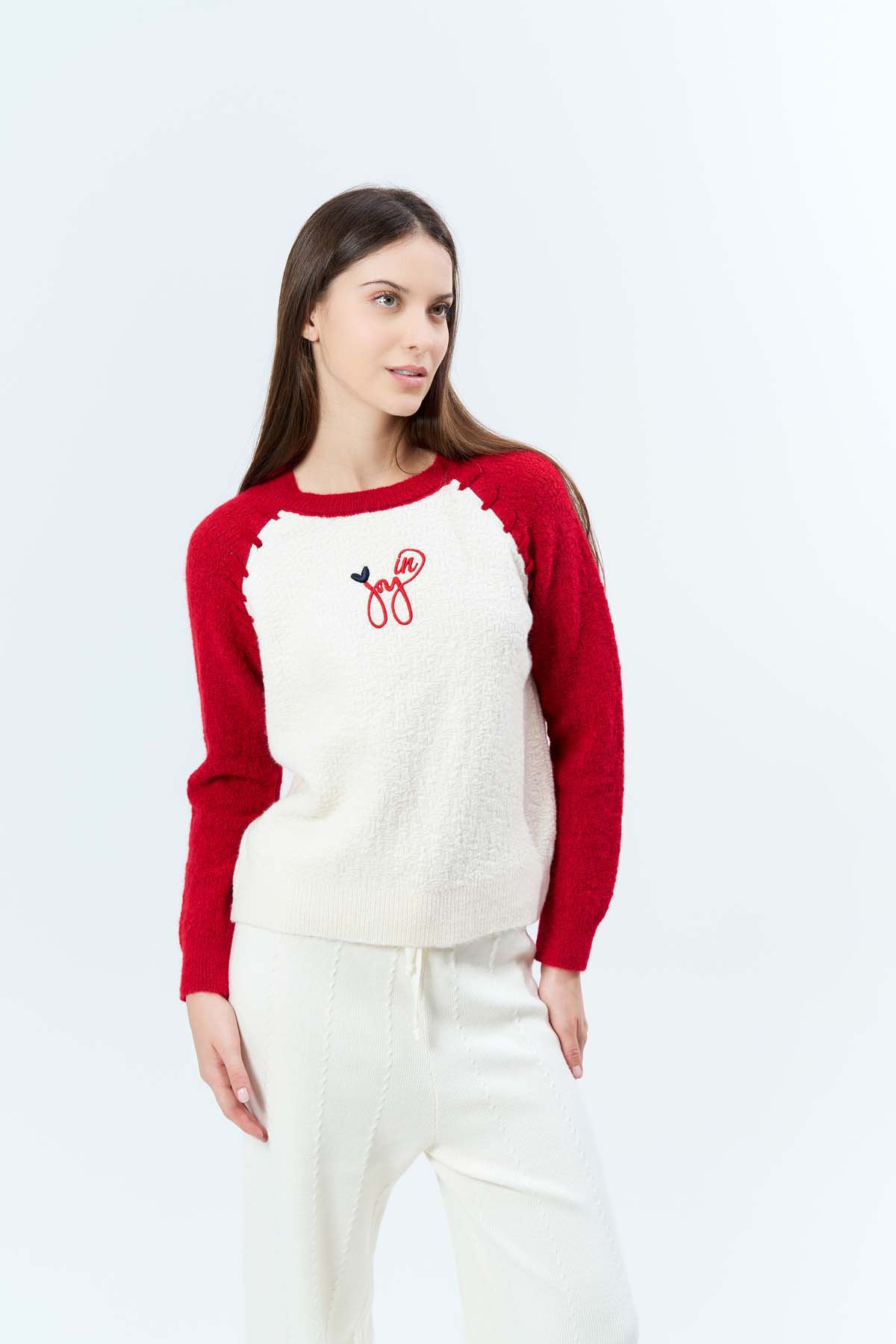 Şardonlu ÖnBedeni İşlemeli Kazak