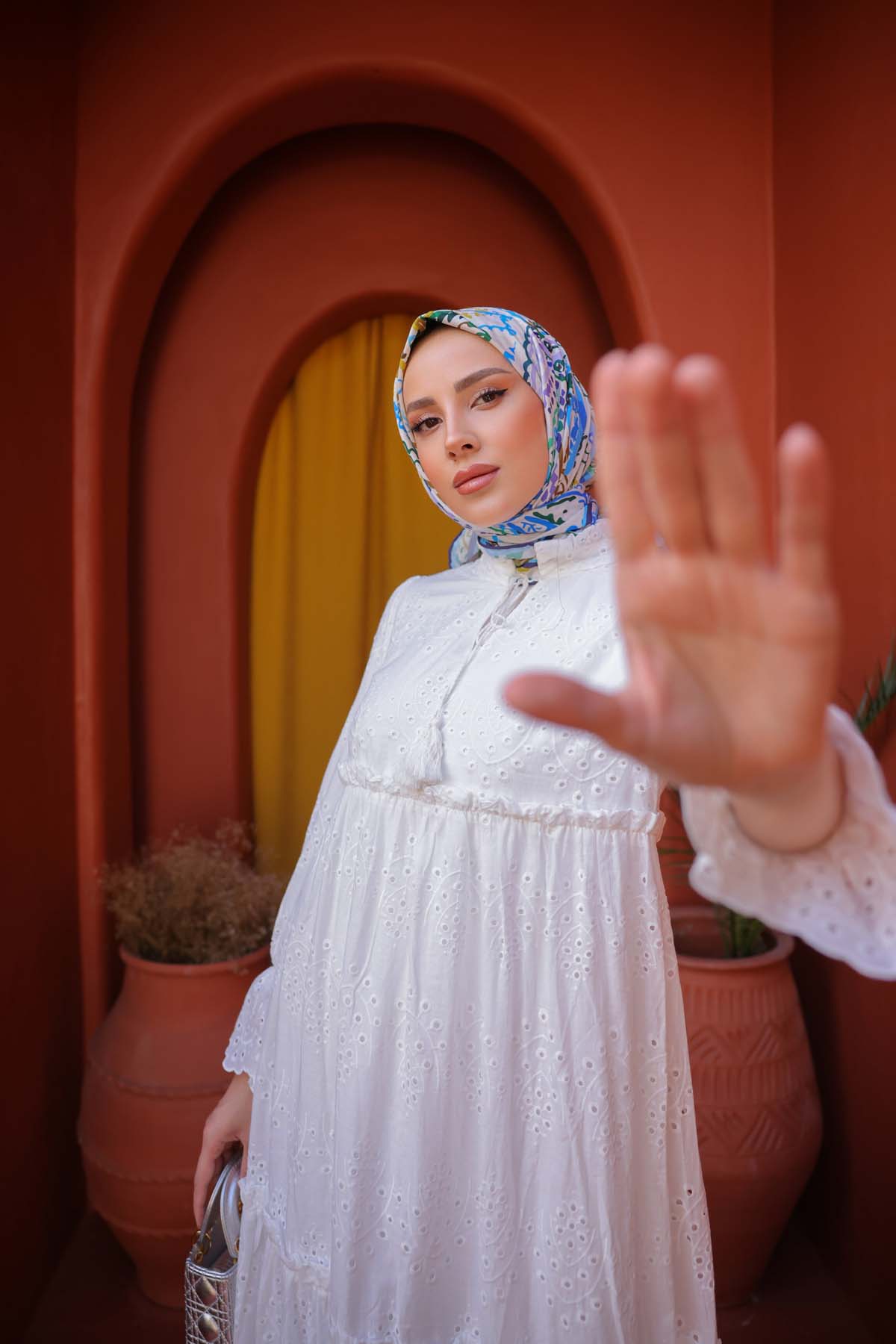 Önü Bağcıklı Brode Uzun Elbise