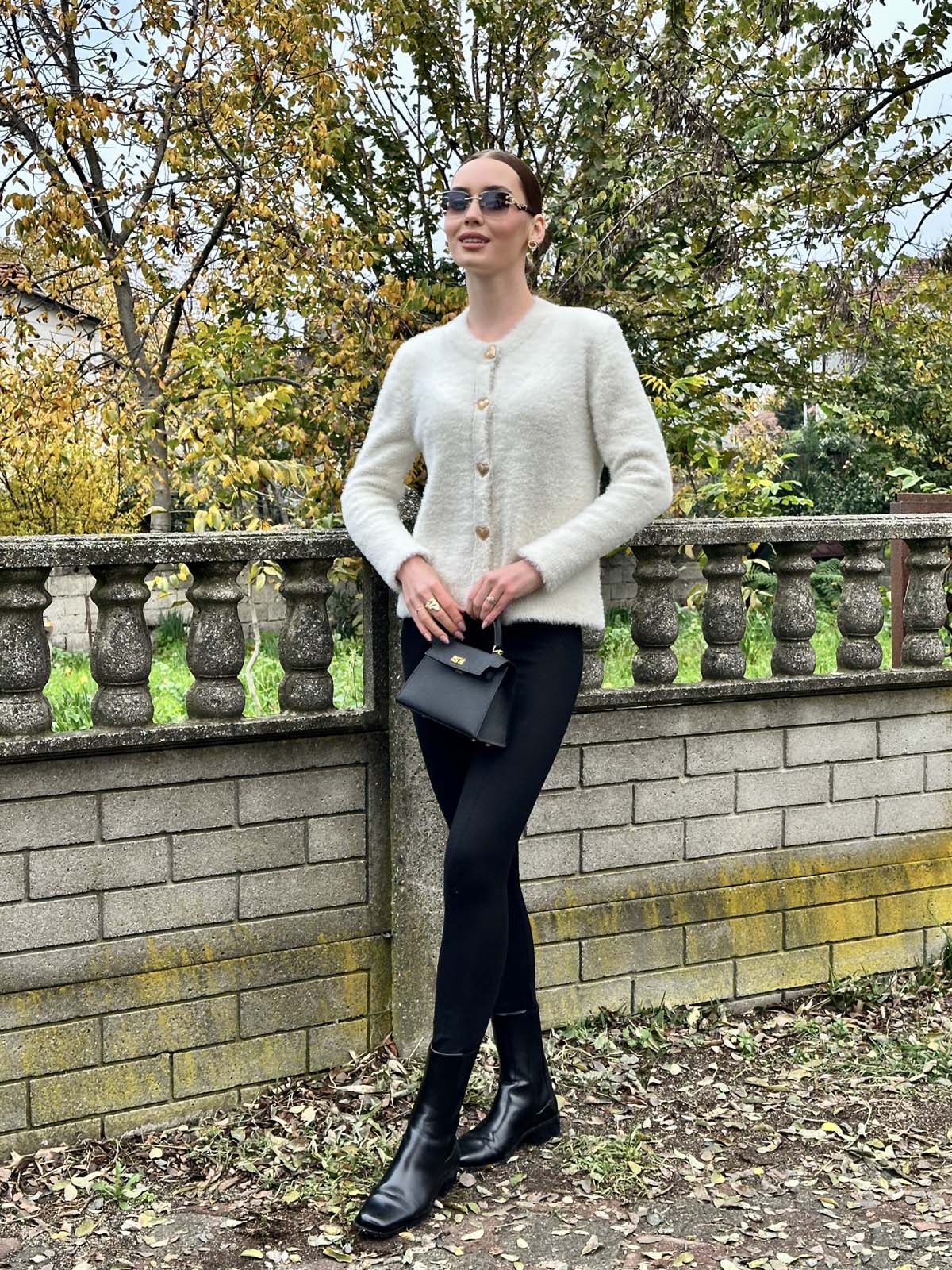 Angora  Kalp Şekilli Düğmeli Kısa Hırka