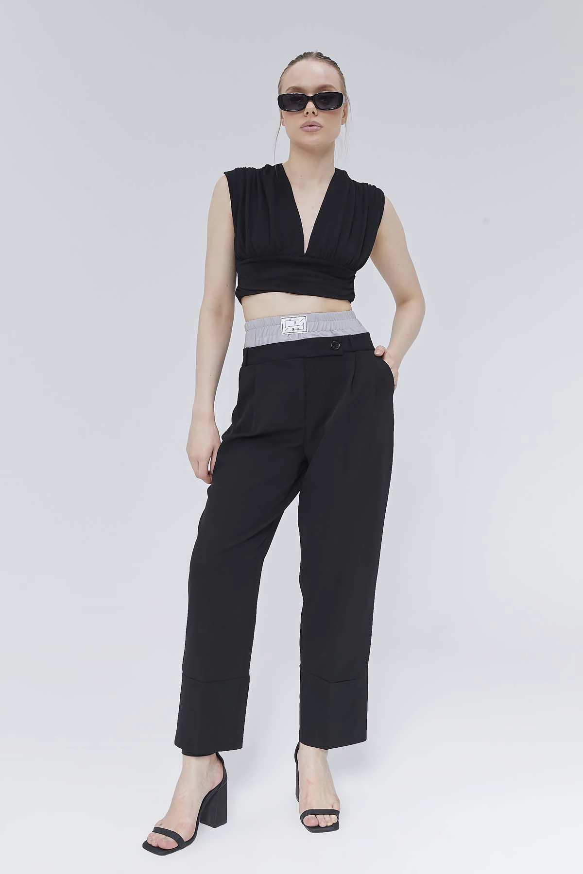 Beli Lastikli Düğmeli Dokuma Pantolon