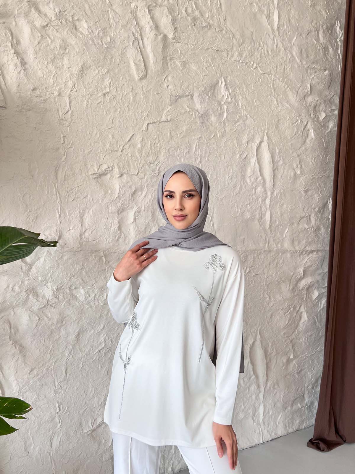 Çiçek Desenli  Taşlı Takma Kol Tunik