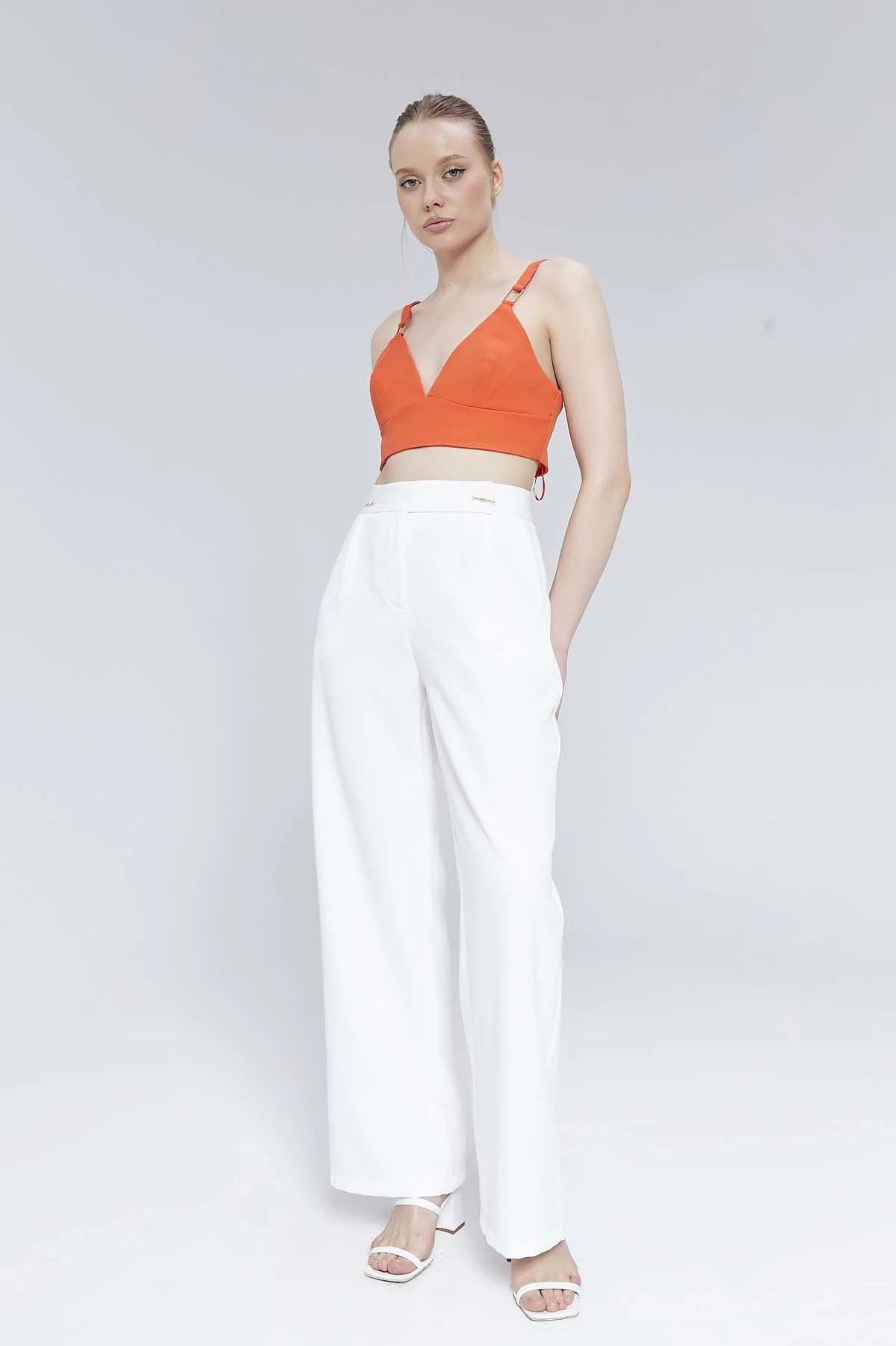 Beli Aksesuarlı Salaş Bol Paçalı Pantolon