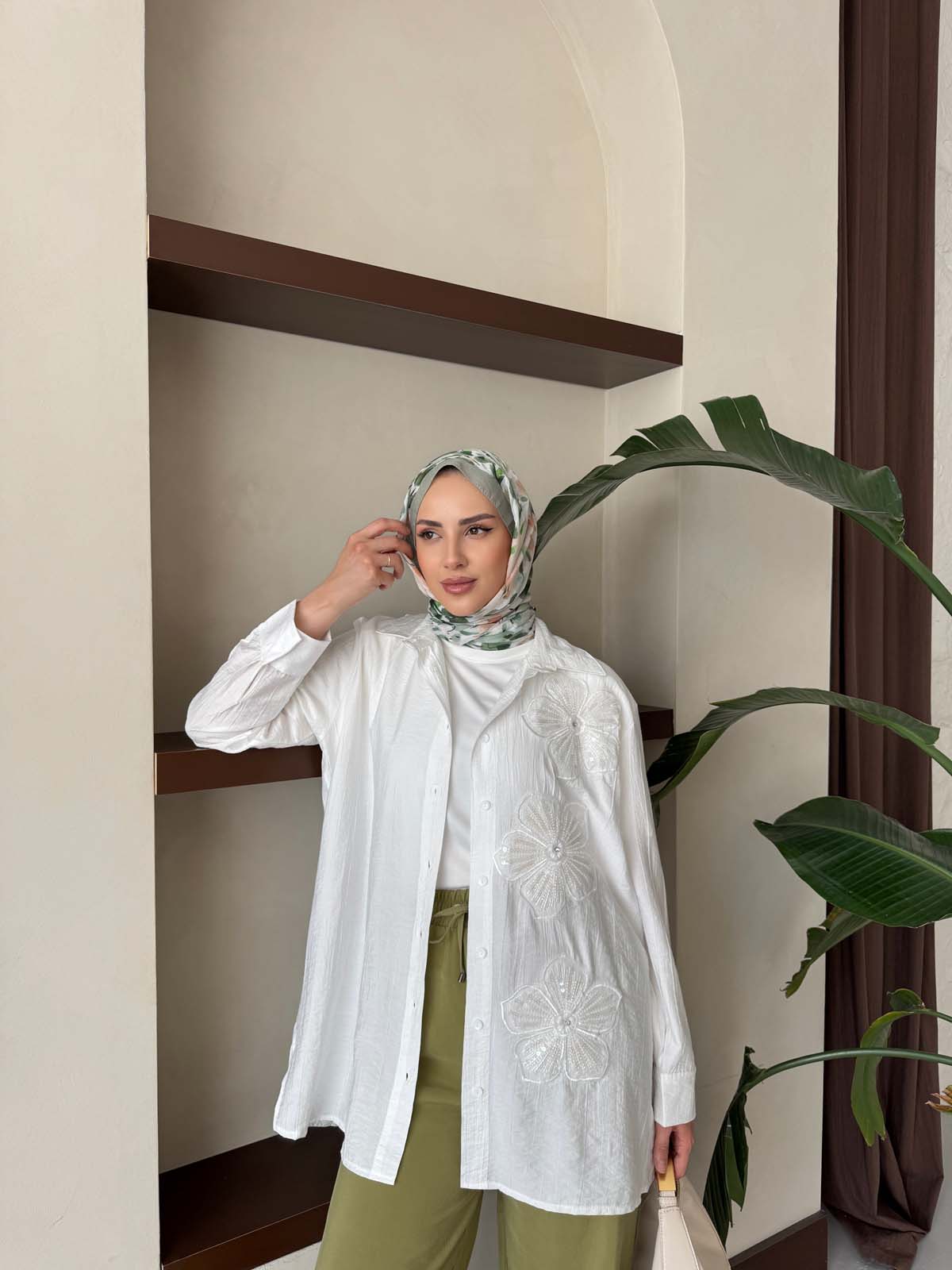 ÜÇ ÇİÇEKLİ MODEL GÖMLEK