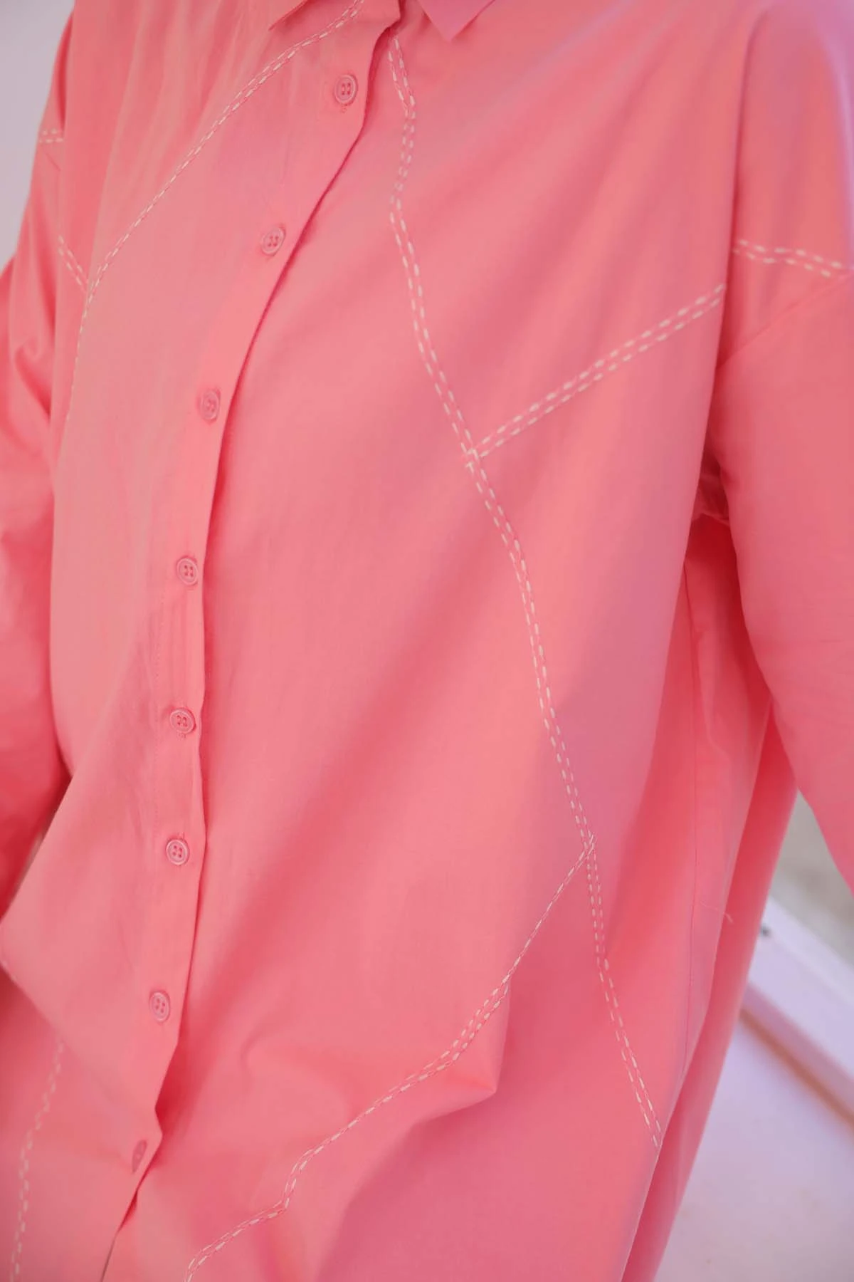 Baklava Desenli Düğmeli Uzun Kollu Gömlek