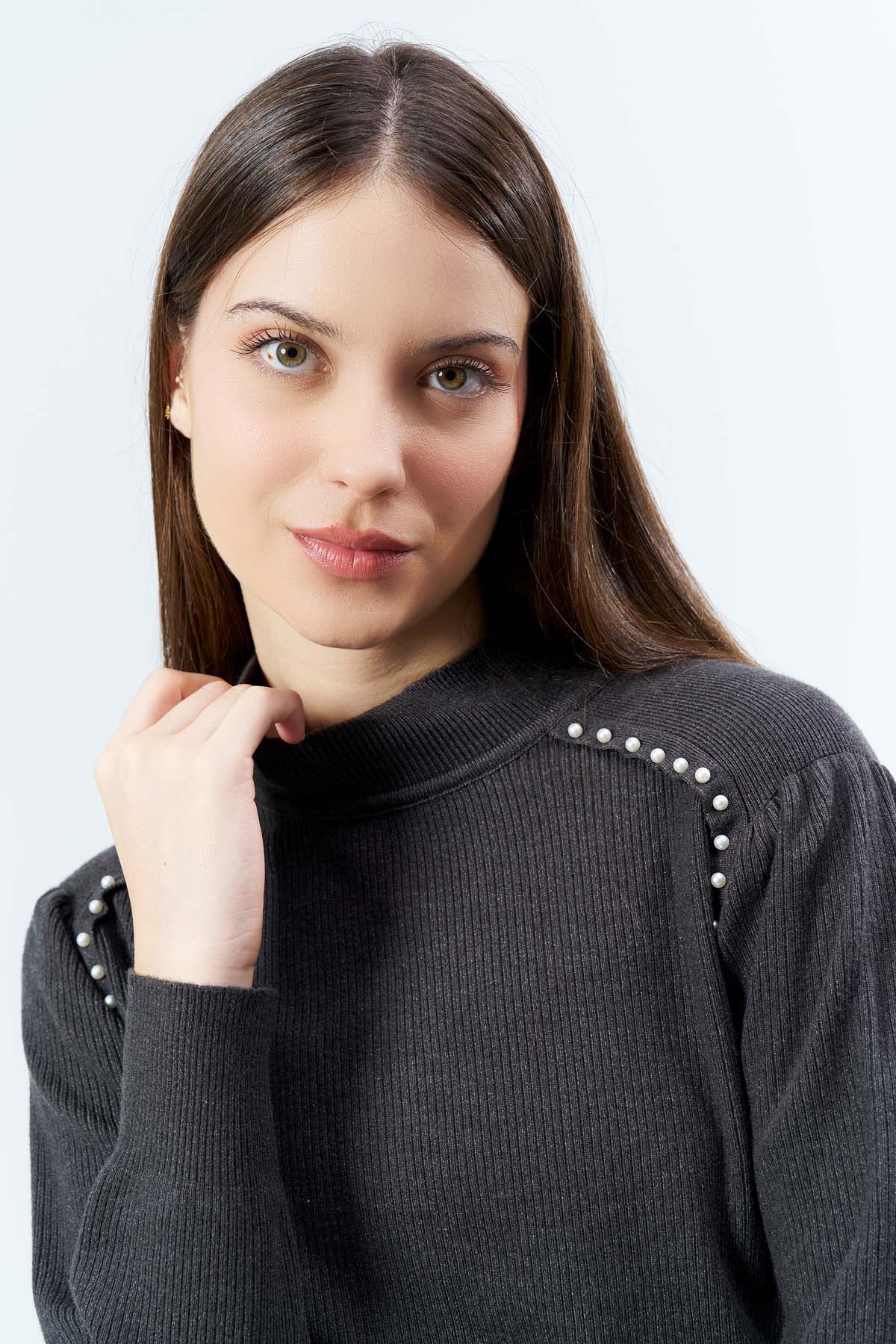 Kol Evi Ve Omuzları İncili Kazak