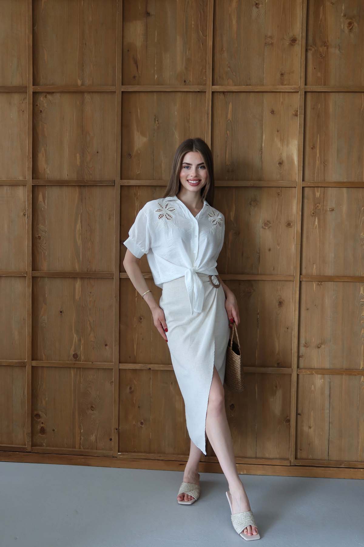 KISA KOLLU GÜPÜRLÜ GÖMLEK